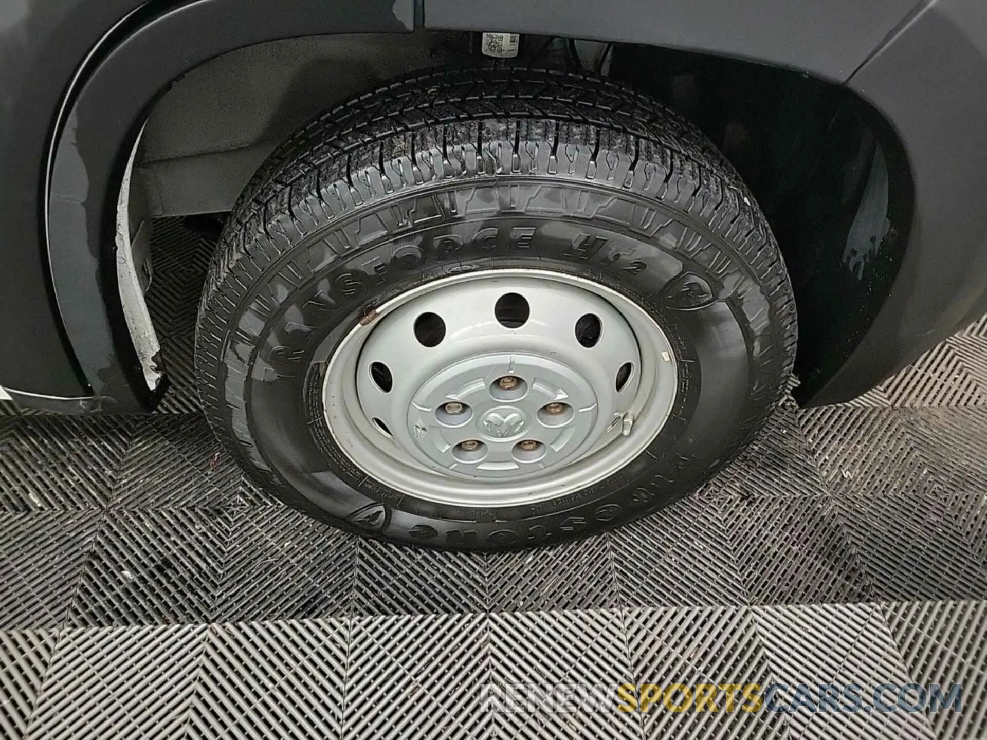 18 Photograph of a damaged car 3C6TRVAG2LE138203 RAM PROMASTER 1500 2020