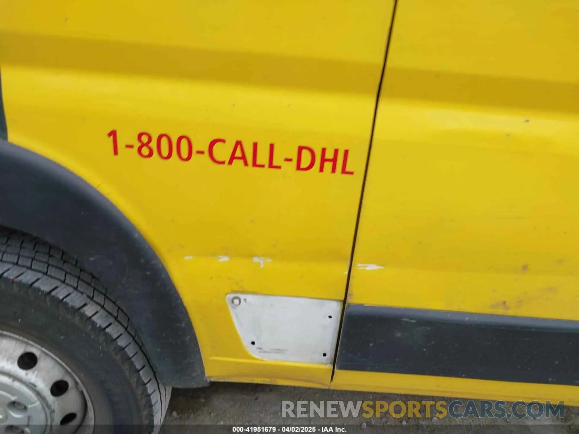 19 Photograph of a damaged car 3C6TRVAG3LE127405 RAM PROMASTER 1500 2020