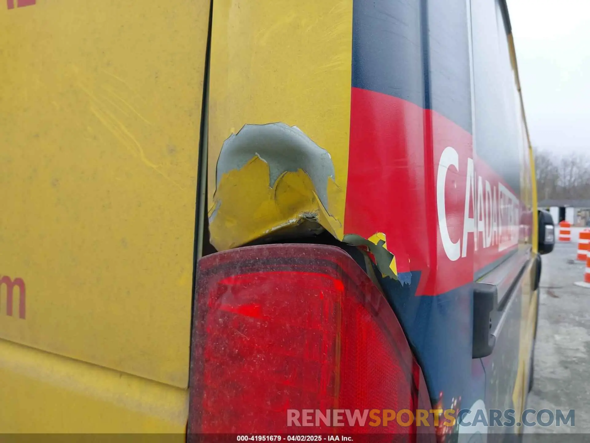 21 Photograph of a damaged car 3C6TRVAG3LE127405 RAM PROMASTER 1500 2020