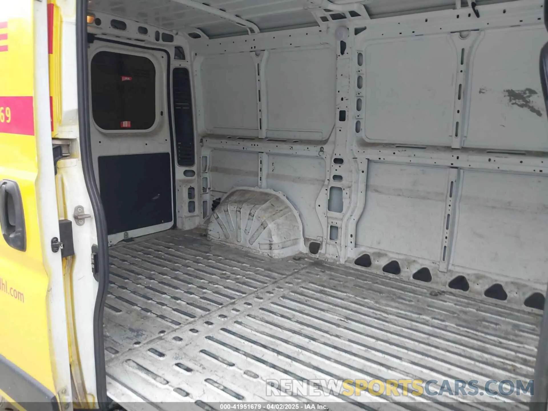 8 Photograph of a damaged car 3C6TRVAG3LE127405 RAM PROMASTER 1500 2020