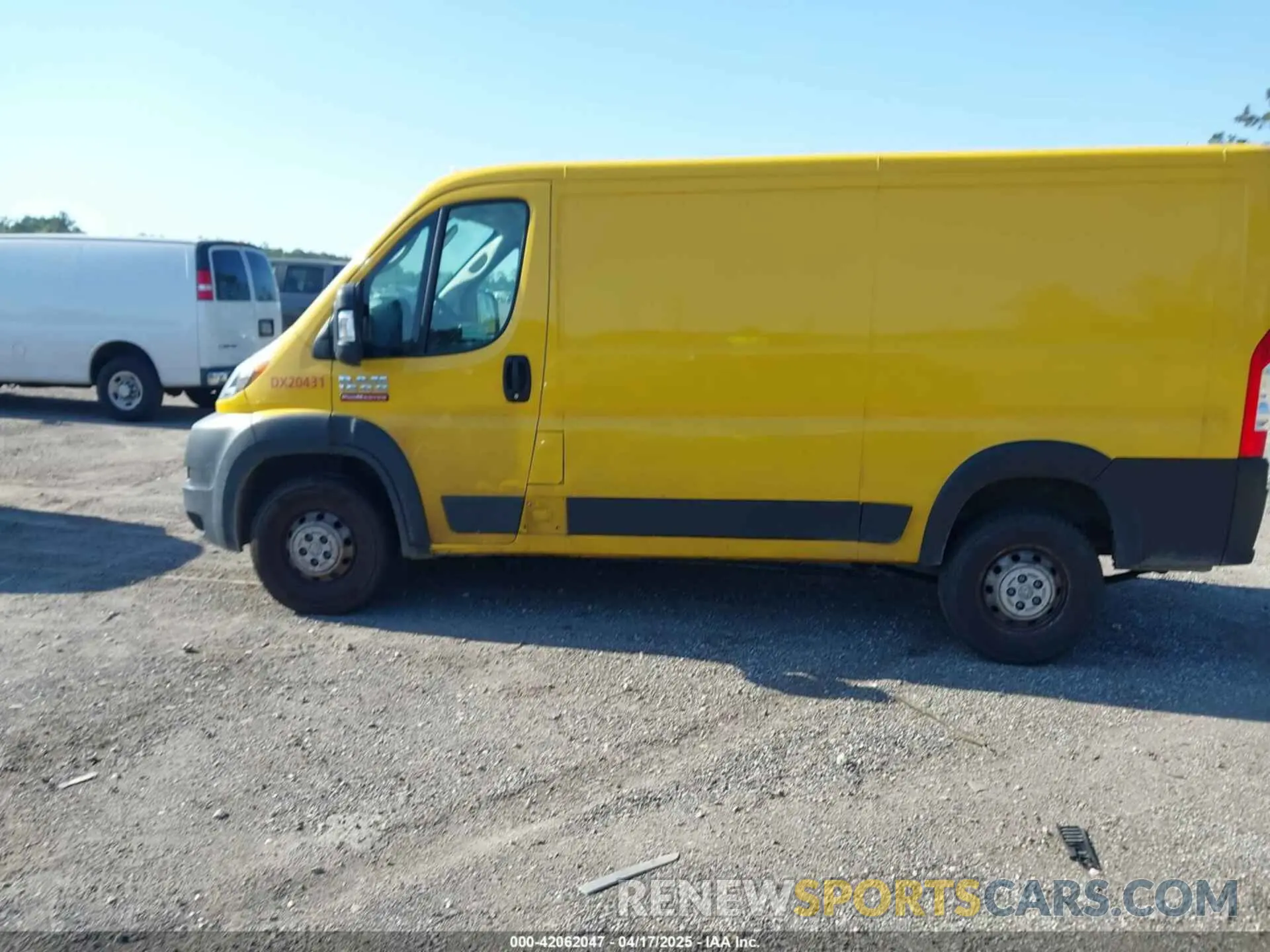 13 Photograph of a damaged car 3C6TRVAG4LE127462 RAM PROMASTER 1500 2020