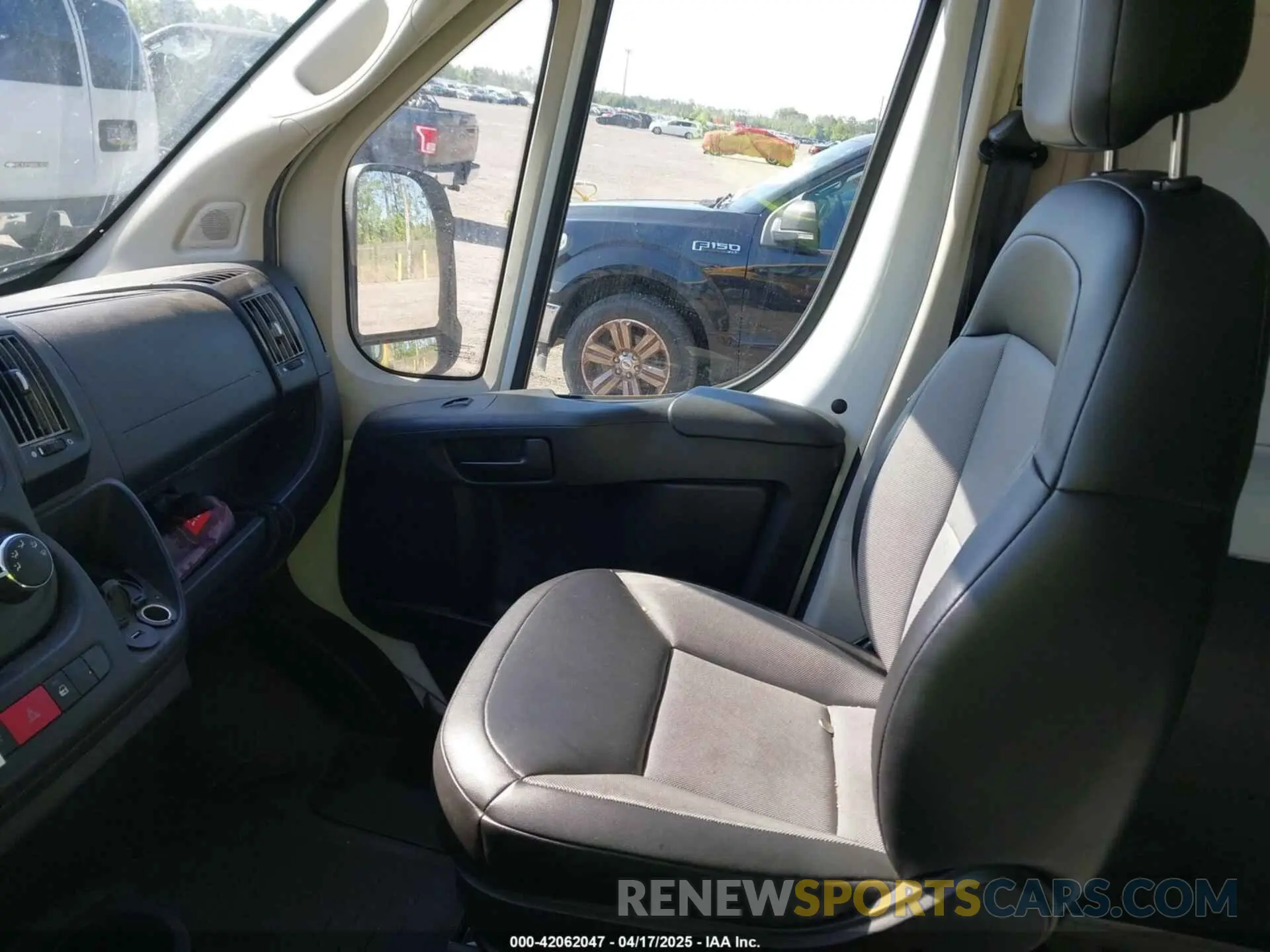 5 Photograph of a damaged car 3C6TRVAG4LE127462 RAM PROMASTER 1500 2020