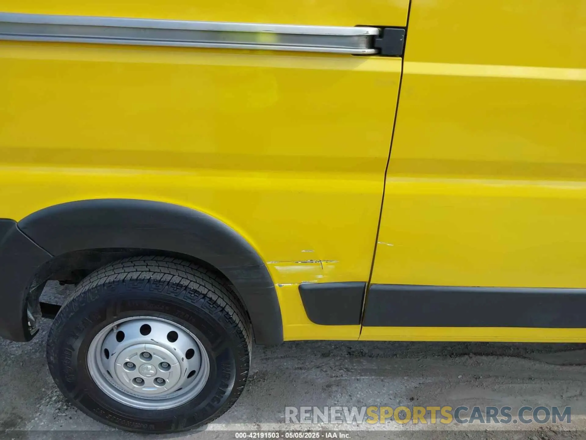 6 Photograph of a damaged car 3C6TRVAG6LE127298 RAM PROMASTER 1500 2020