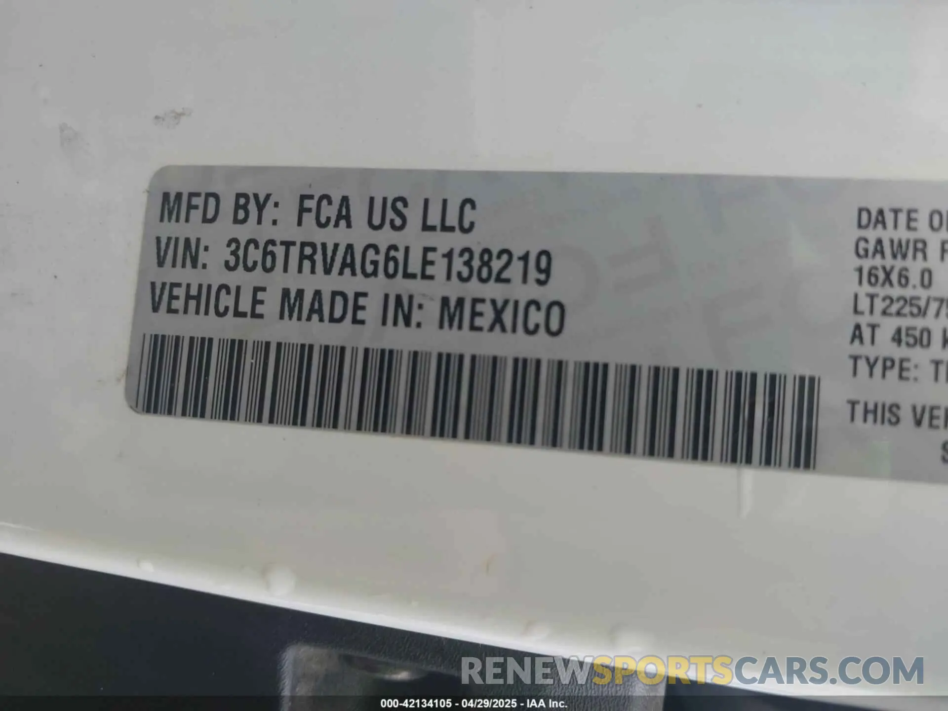 9 Photograph of a damaged car 3C6TRVAG6LE138219 RAM PROMASTER 1500 2020