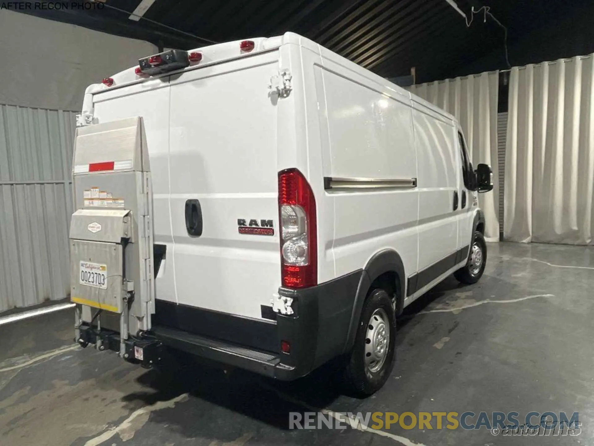 2 Photograph of a damaged car 3C6TRVAG7LE138858 RAM PROMASTER 1500 2020