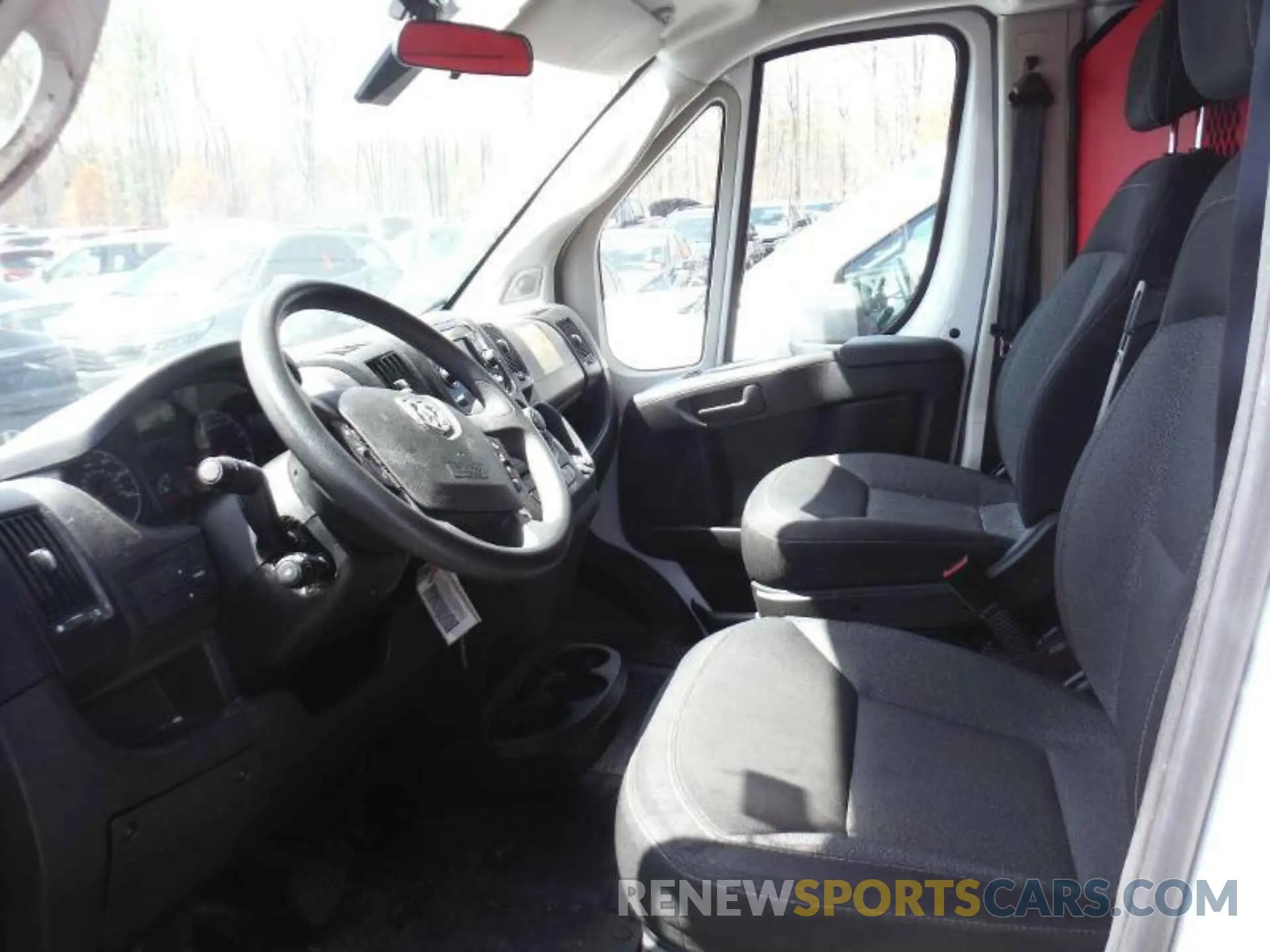 6 Photograph of a damaged car 3C6TRVAG8LE135323 RAM PROMASTER 1500 2020