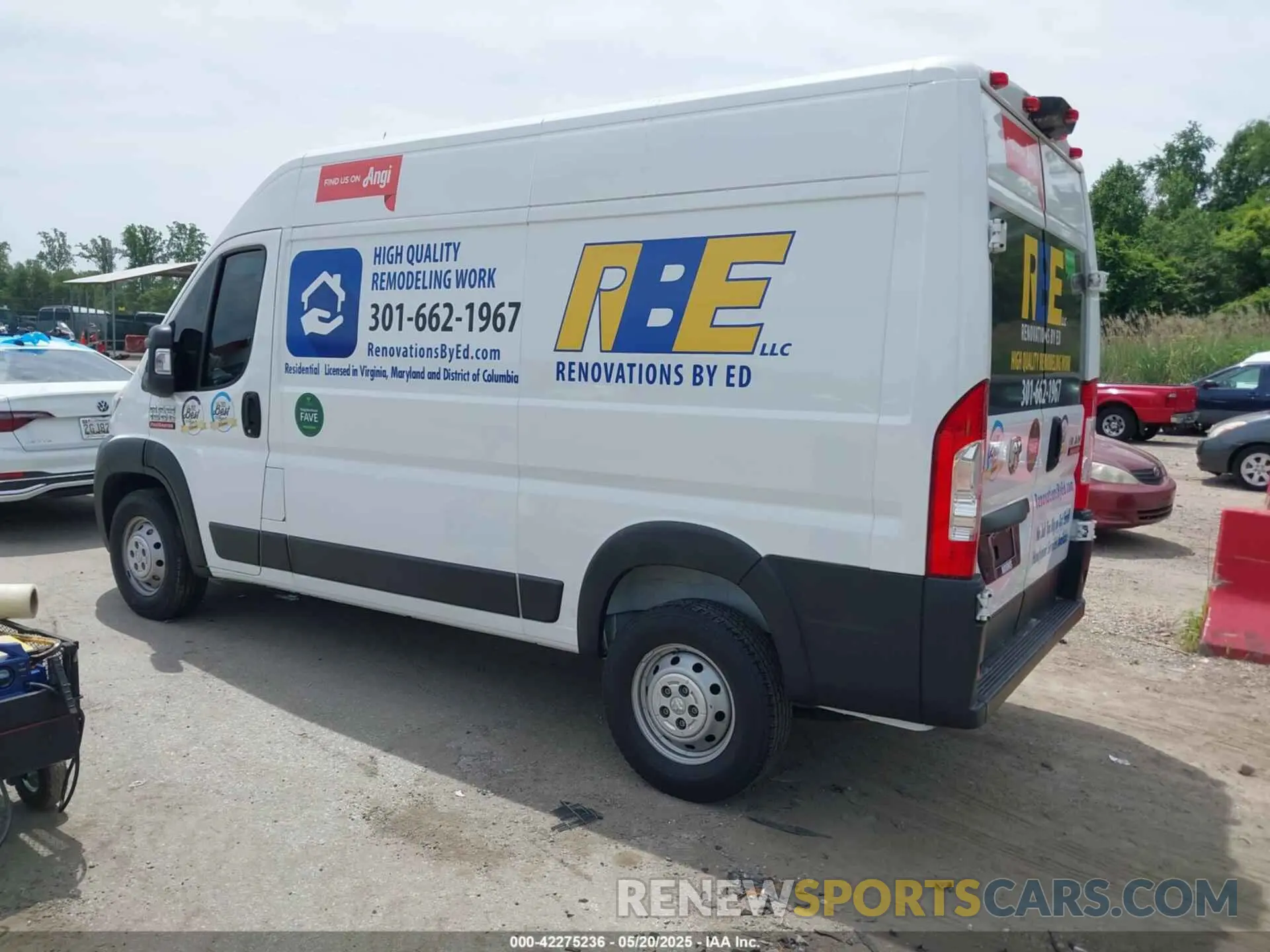 3 Photograph of a damaged car 3C6TRVBG0LE127103 RAM PROMASTER 1500 2020
