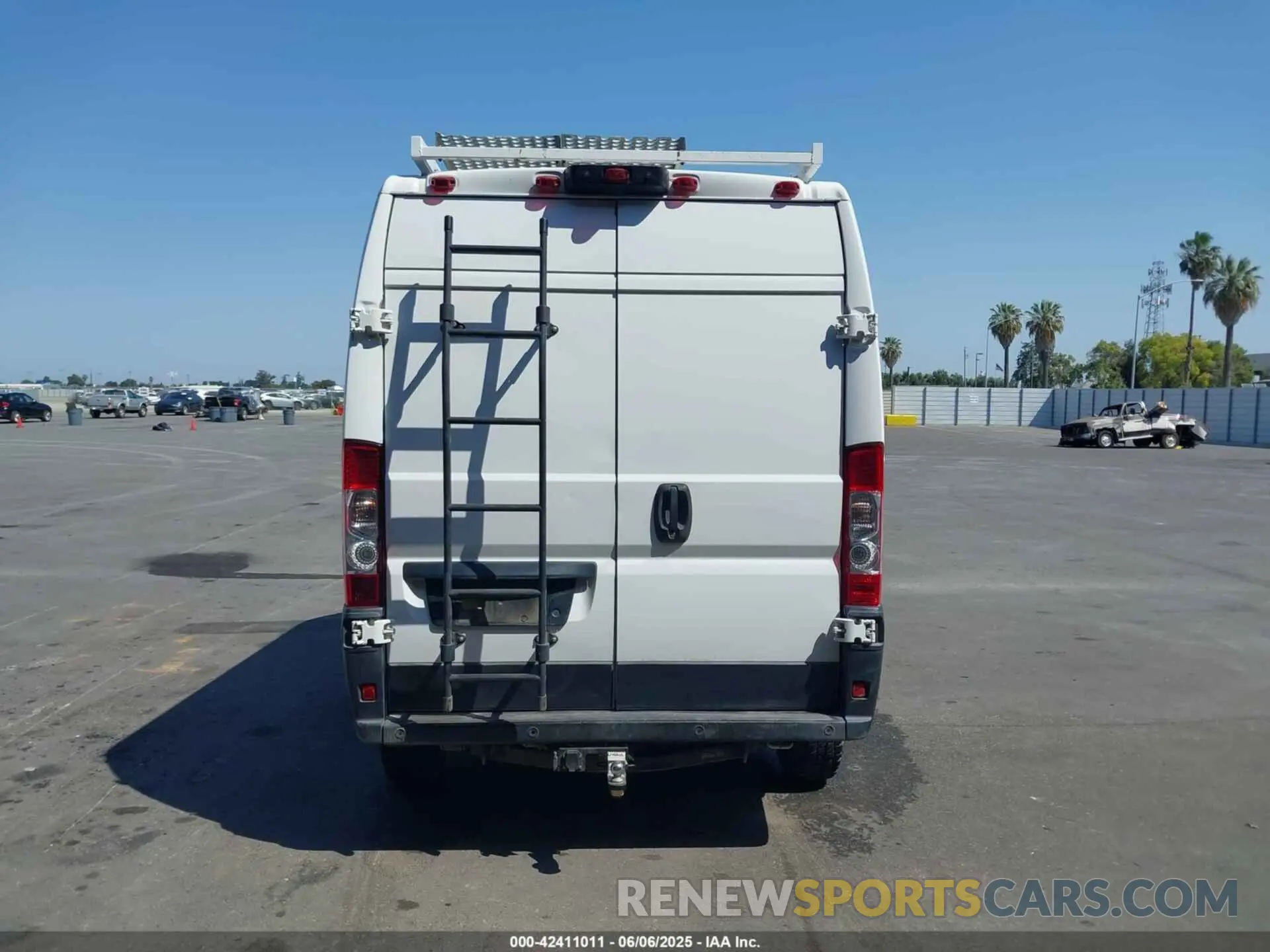 16 Photograph of a damaged car 3C6TRVBG2LE100324 RAM PROMASTER 1500 2020