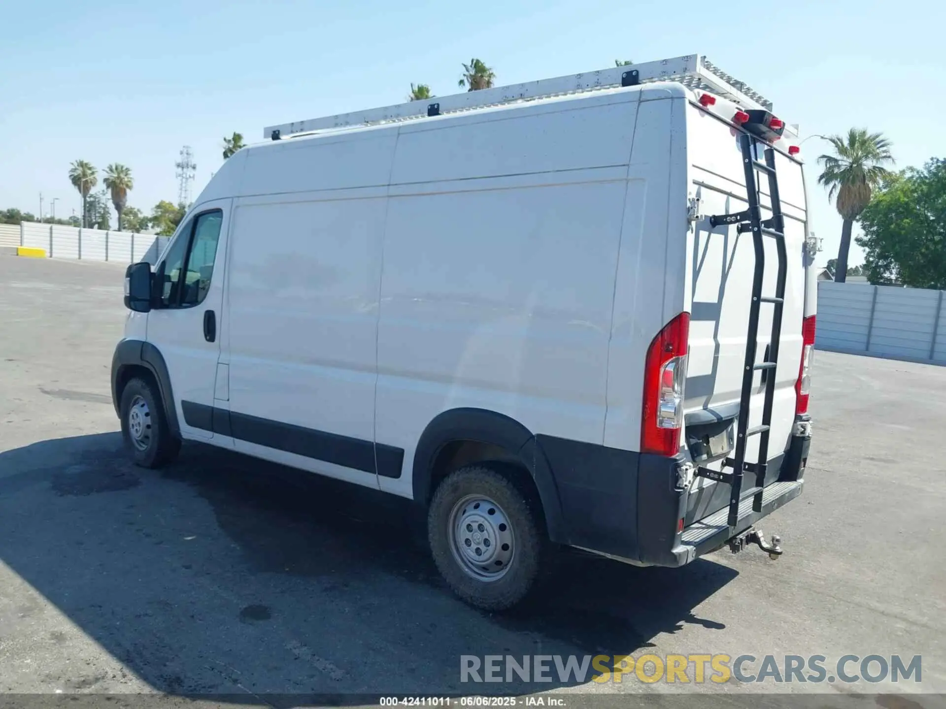 3 Photograph of a damaged car 3C6TRVBG2LE100324 RAM PROMASTER 1500 2020