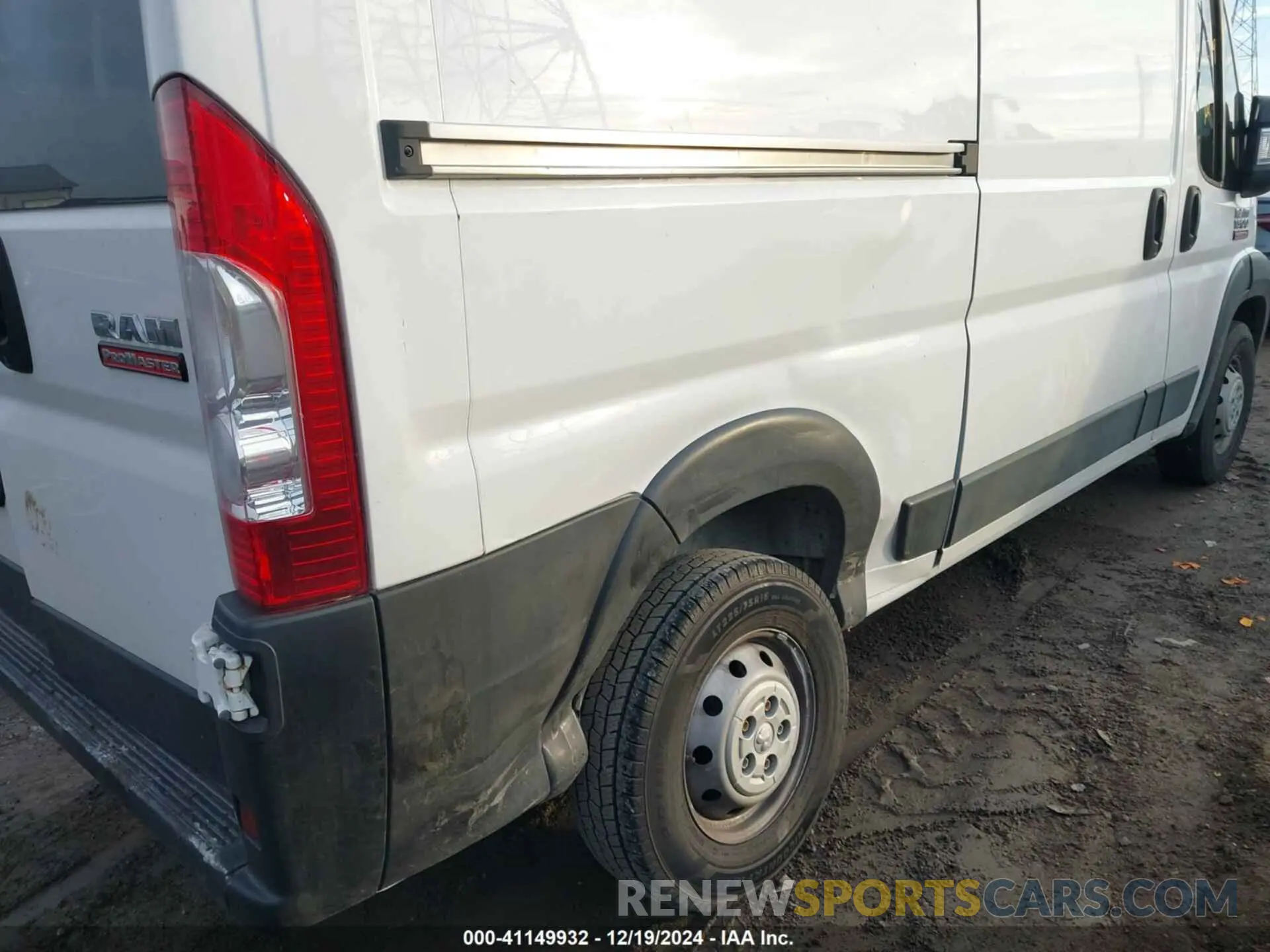 6 Photograph of a damaged car 3C6TRVBG3LE104379 RAM PROMASTER 1500 2020