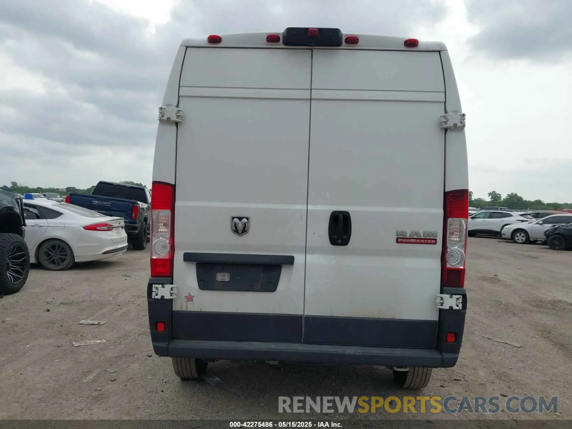 16 Photograph of a damaged car 3C6TRVBG3LE132005 RAM PROMASTER 1500 2020