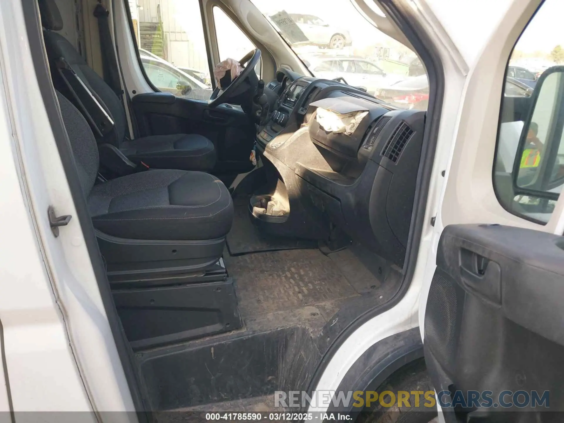 5 Photograph of a damaged car 3C6TRVBG6LE114033 RAM PROMASTER 1500 2020