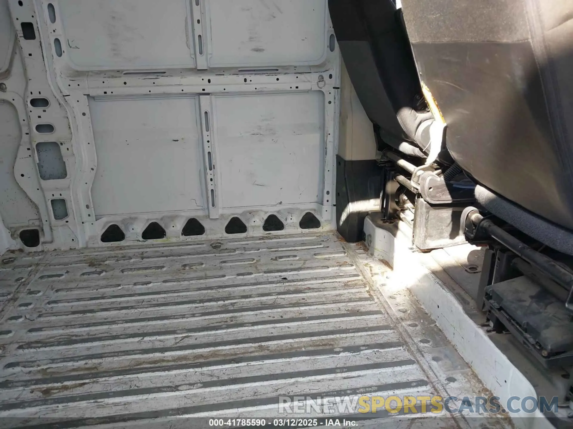 8 Photograph of a damaged car 3C6TRVBG6LE114033 RAM PROMASTER 1500 2020