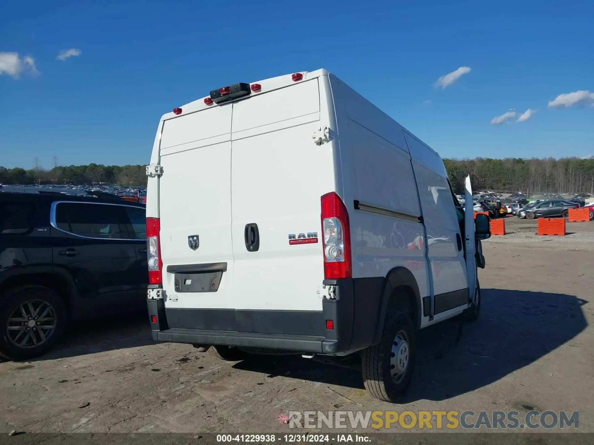 4 Photograph of a damaged car 3C6TRVBG8LE127219 RAM PROMASTER 1500 2020