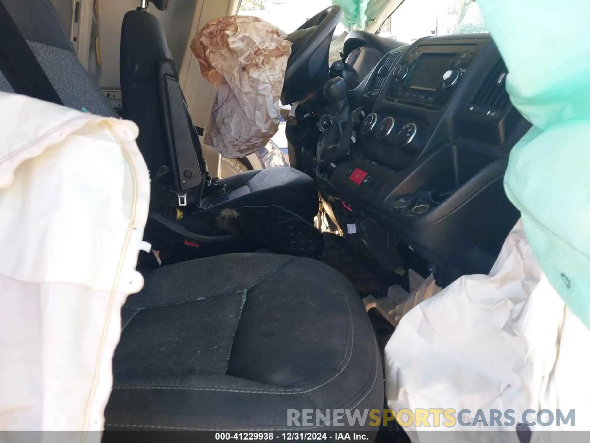 5 Photograph of a damaged car 3C6TRVBG8LE127219 RAM PROMASTER 1500 2020