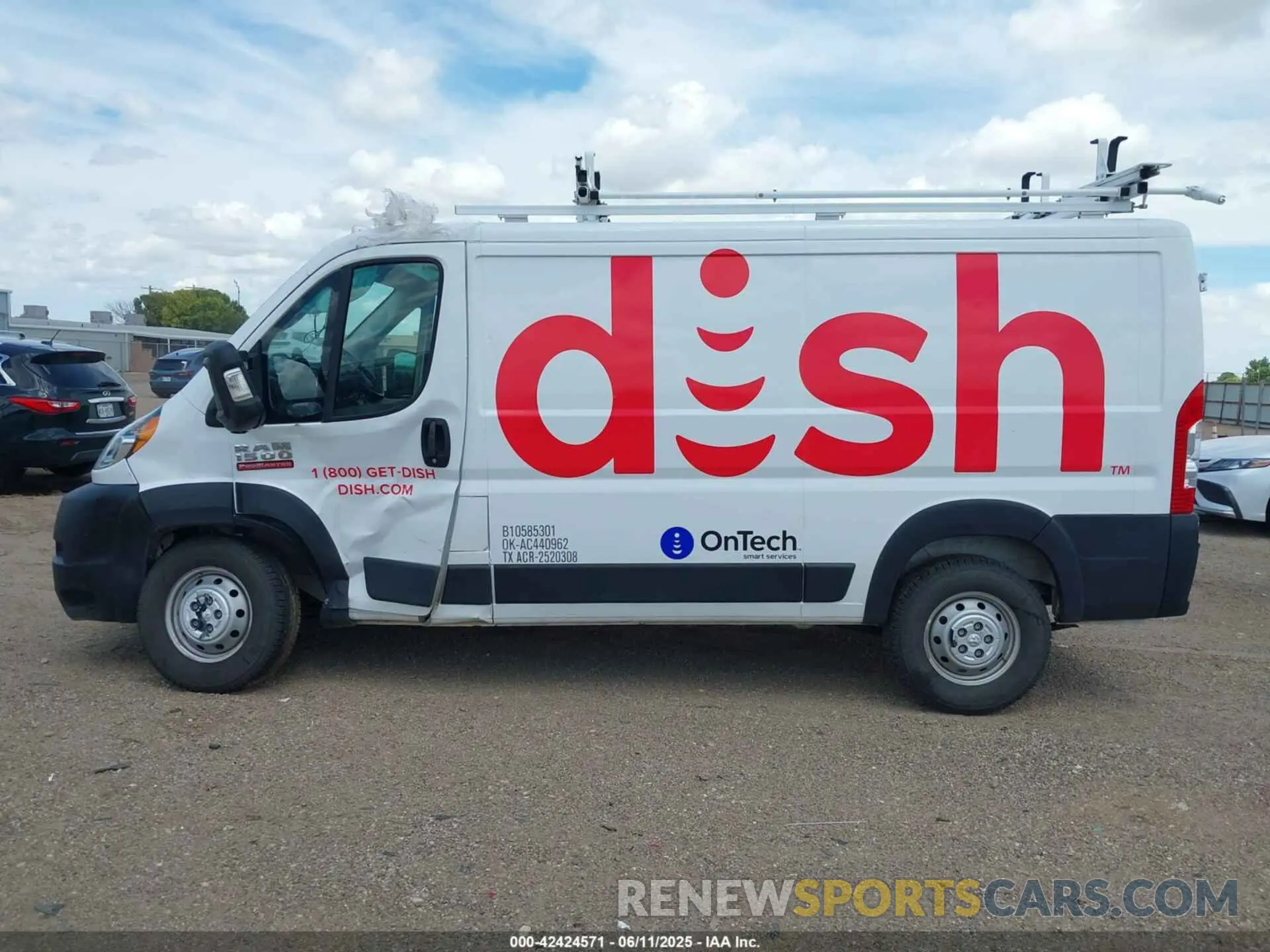 14 Photograph of a damaged car 3C6ERVAG4ME501692 RAM PROMASTER 1500 2021