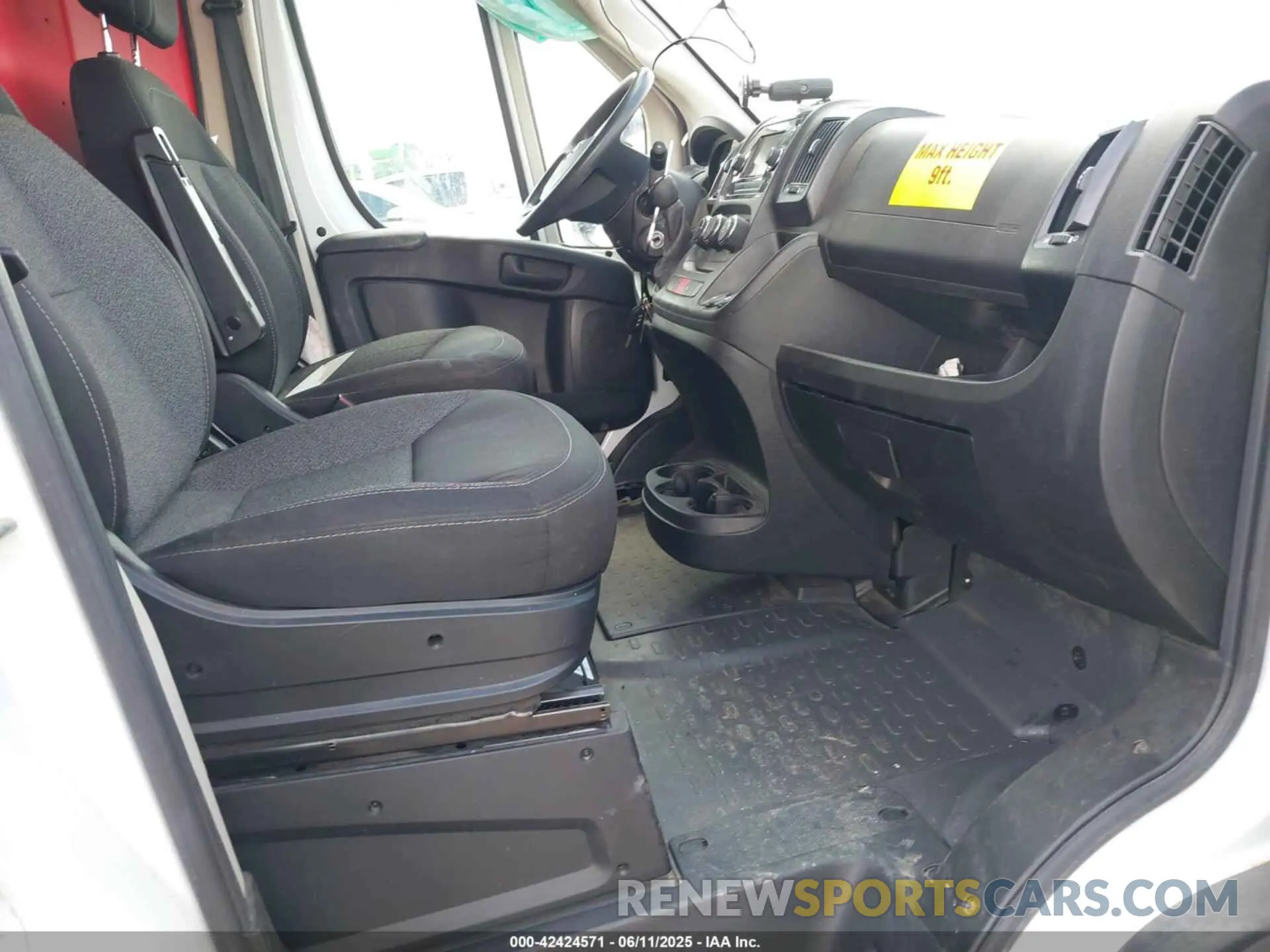 5 Photograph of a damaged car 3C6ERVAG4ME501692 RAM PROMASTER 1500 2021