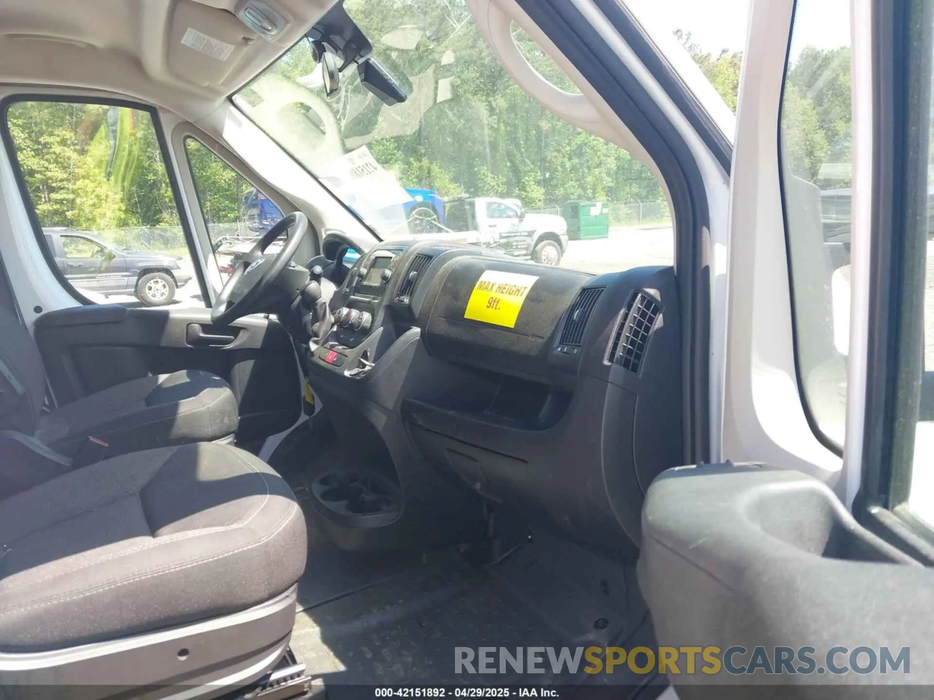 5 Photograph of a damaged car 3C6ERVAG9ME501672 RAM PROMASTER 1500 2021