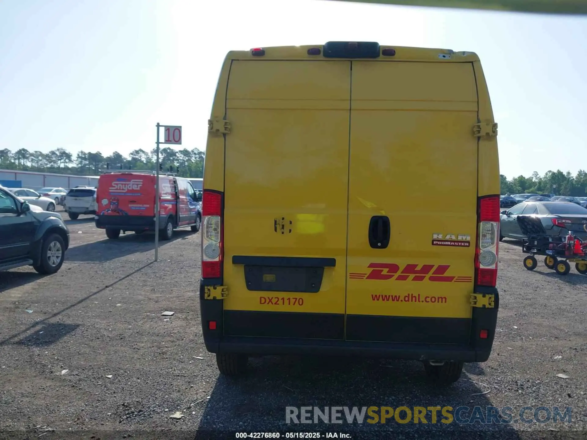16 Photograph of a damaged car 3C6ERVBG2ME505593 RAM PROMASTER 1500 2021