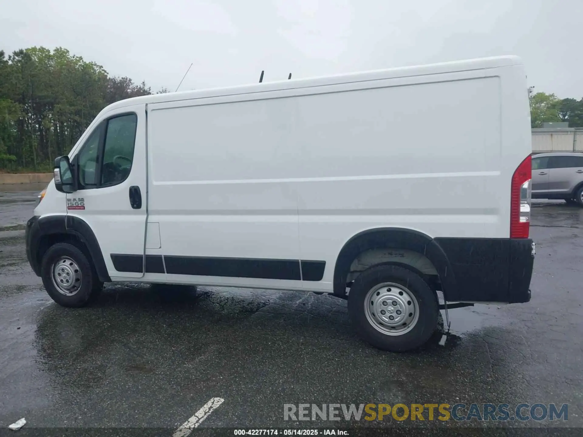 14 Photograph of a damaged car 3C6LRVAG9ME521265 RAM PROMASTER 1500 2021