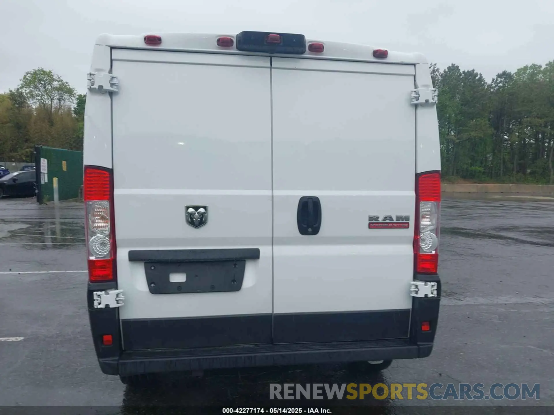 16 Photograph of a damaged car 3C6LRVAG9ME521265 RAM PROMASTER 1500 2021