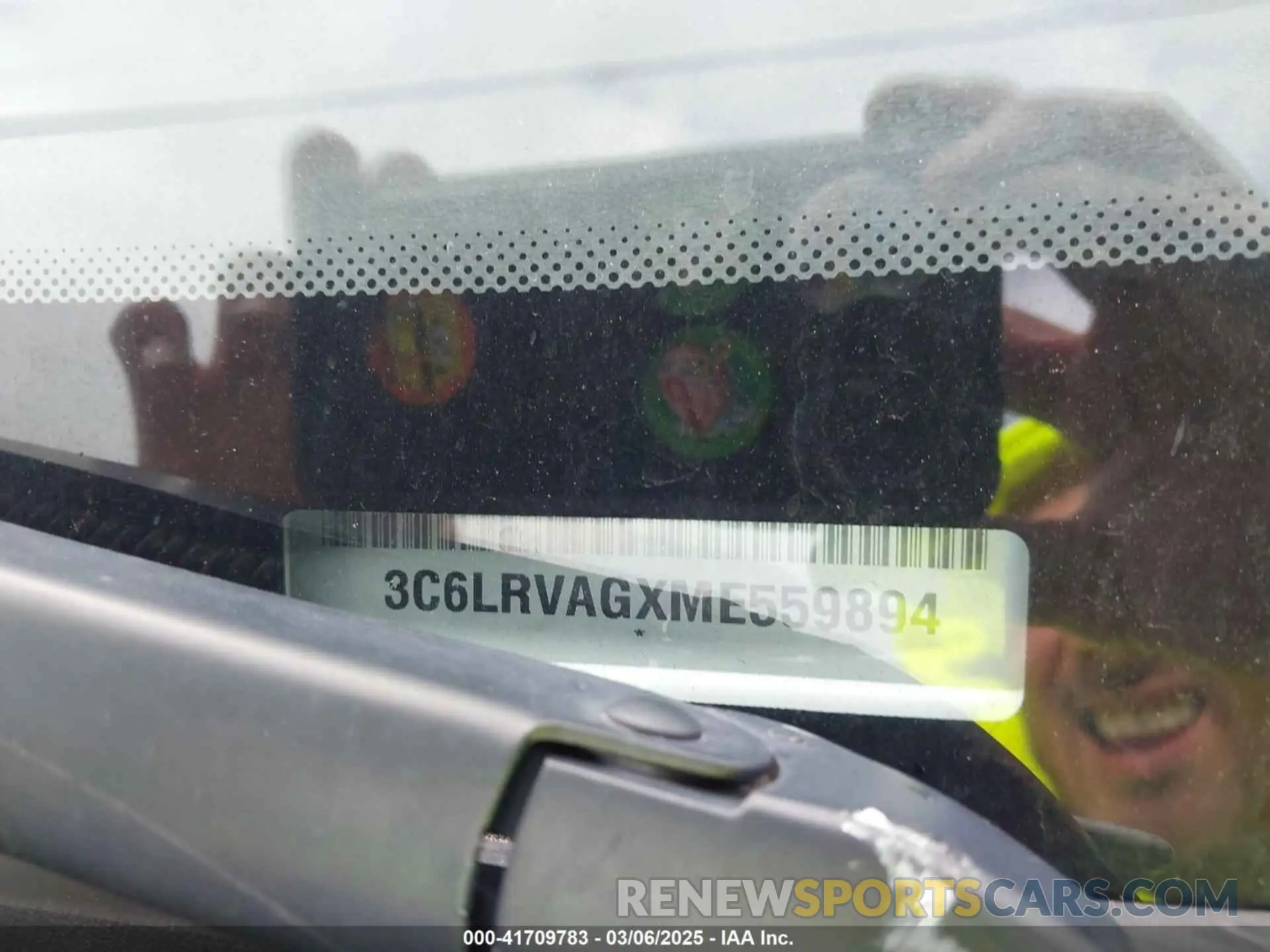 19 Photograph of a damaged car 3C6LRVAGXME559894 RAM PROMASTER 1500 2021