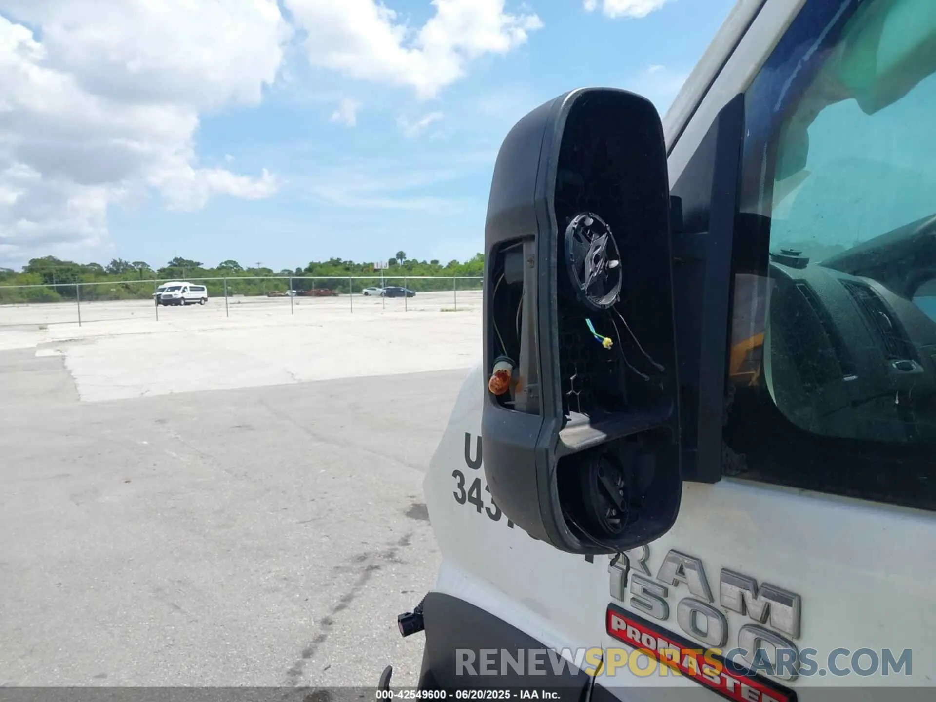 13 Photograph of a damaged car 3C6LRVBG2ME565140 RAM PROMASTER 1500 2021