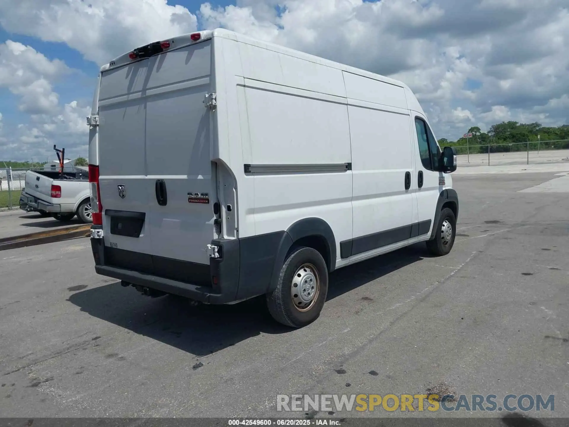 4 Photograph of a damaged car 3C6LRVBG2ME565140 RAM PROMASTER 1500 2021