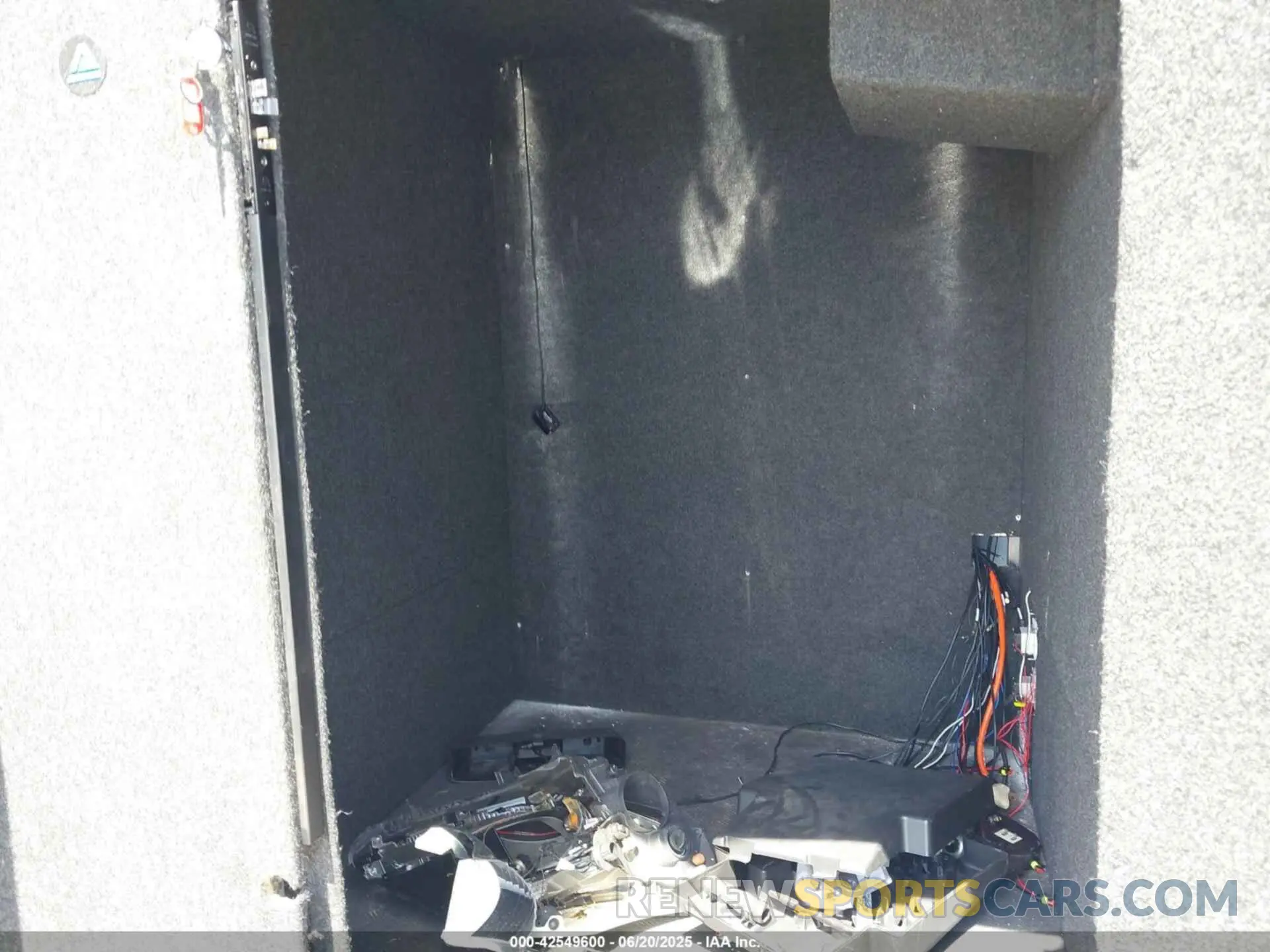 6 Photograph of a damaged car 3C6LRVBG2ME565140 RAM PROMASTER 1500 2021