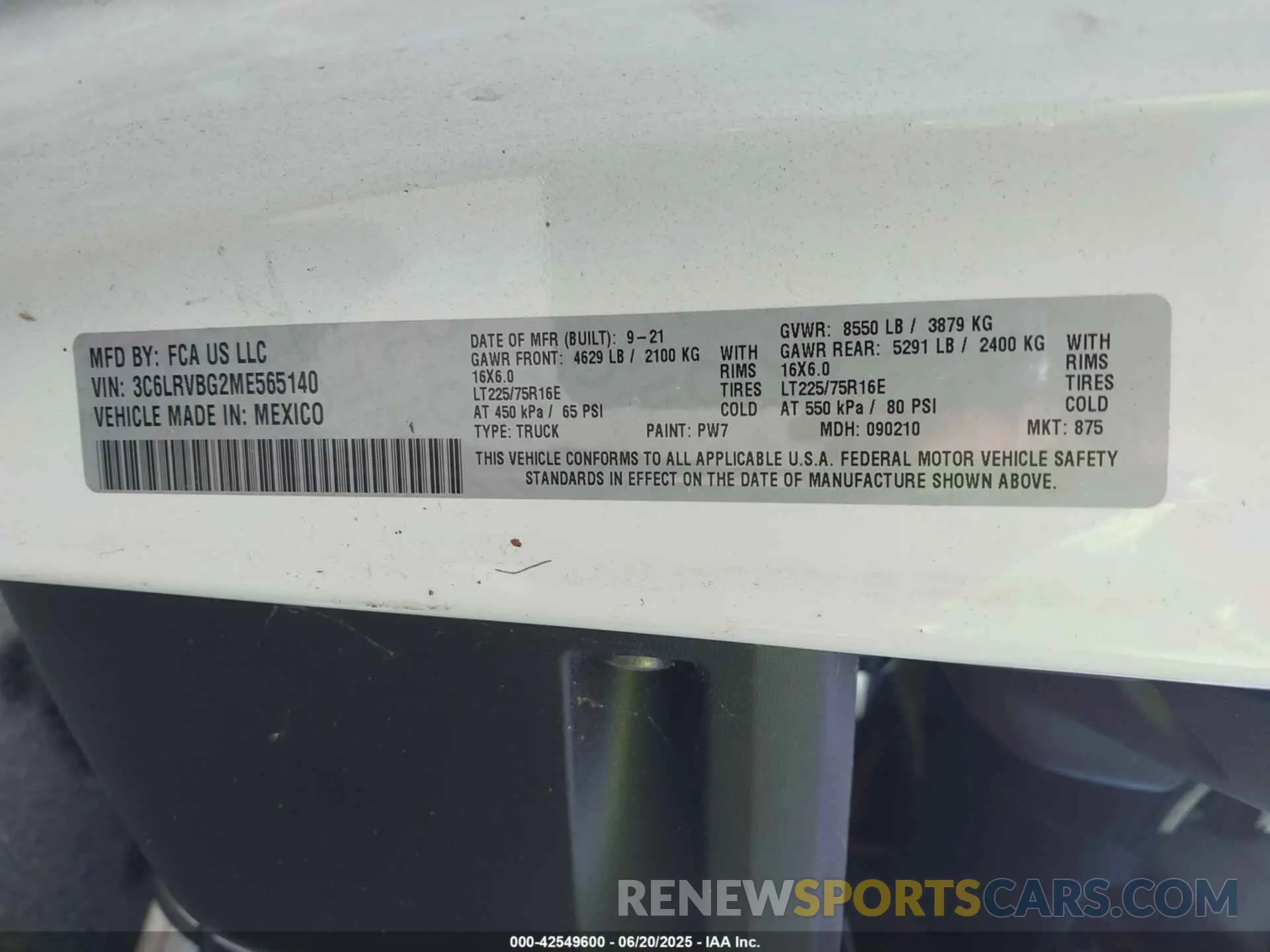 8 Photograph of a damaged car 3C6LRVBG2ME565140 RAM PROMASTER 1500 2021