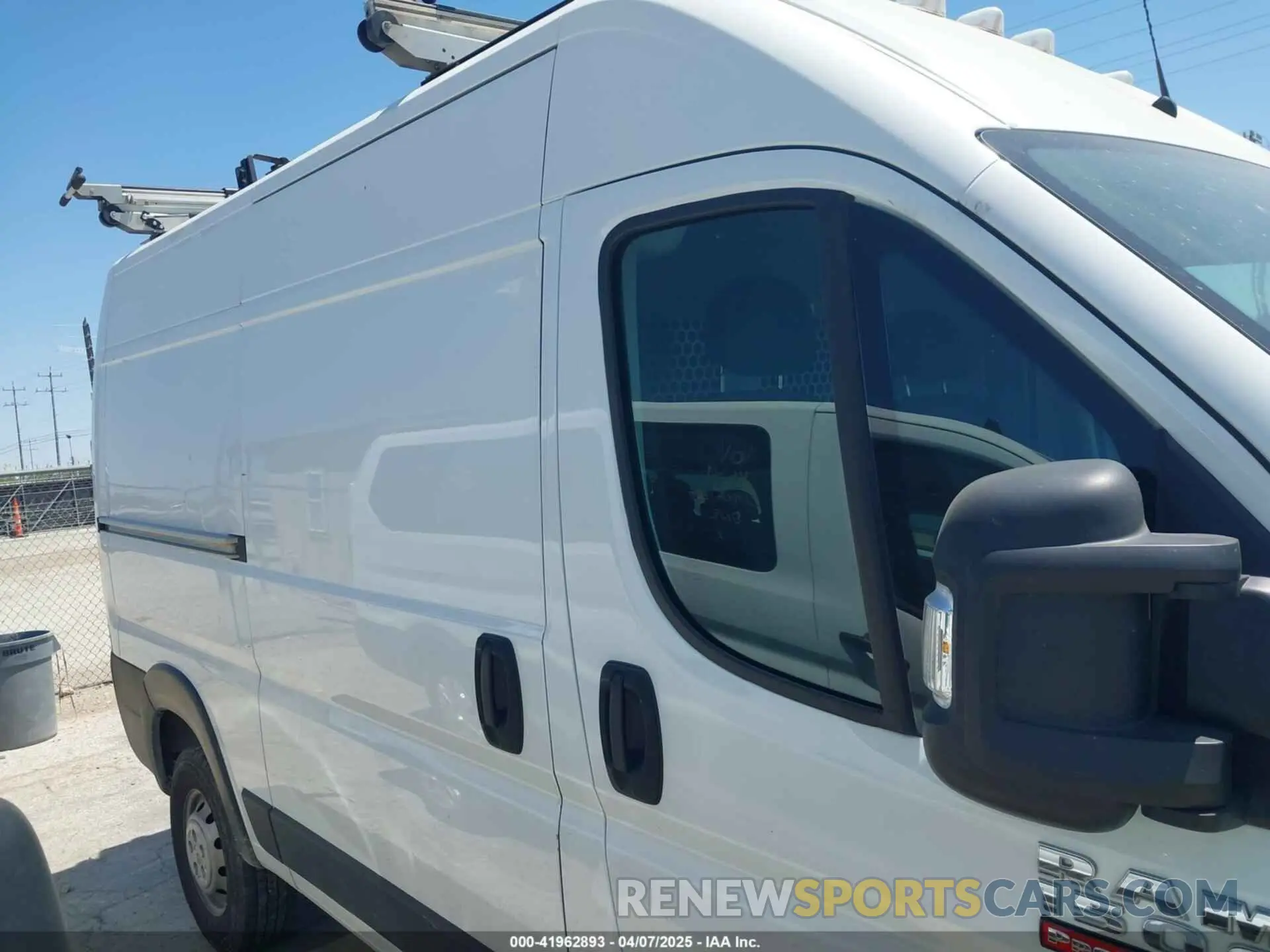 13 Photograph of a damaged car 3C6LRVBG9ME560727 RAM PROMASTER 1500 2021