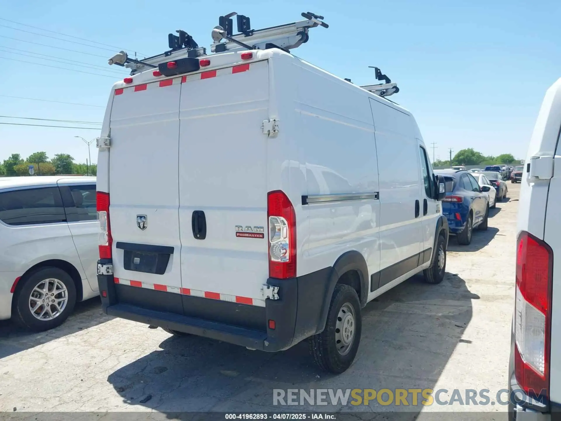 4 Photograph of a damaged car 3C6LRVBG9ME560727 RAM PROMASTER 1500 2021