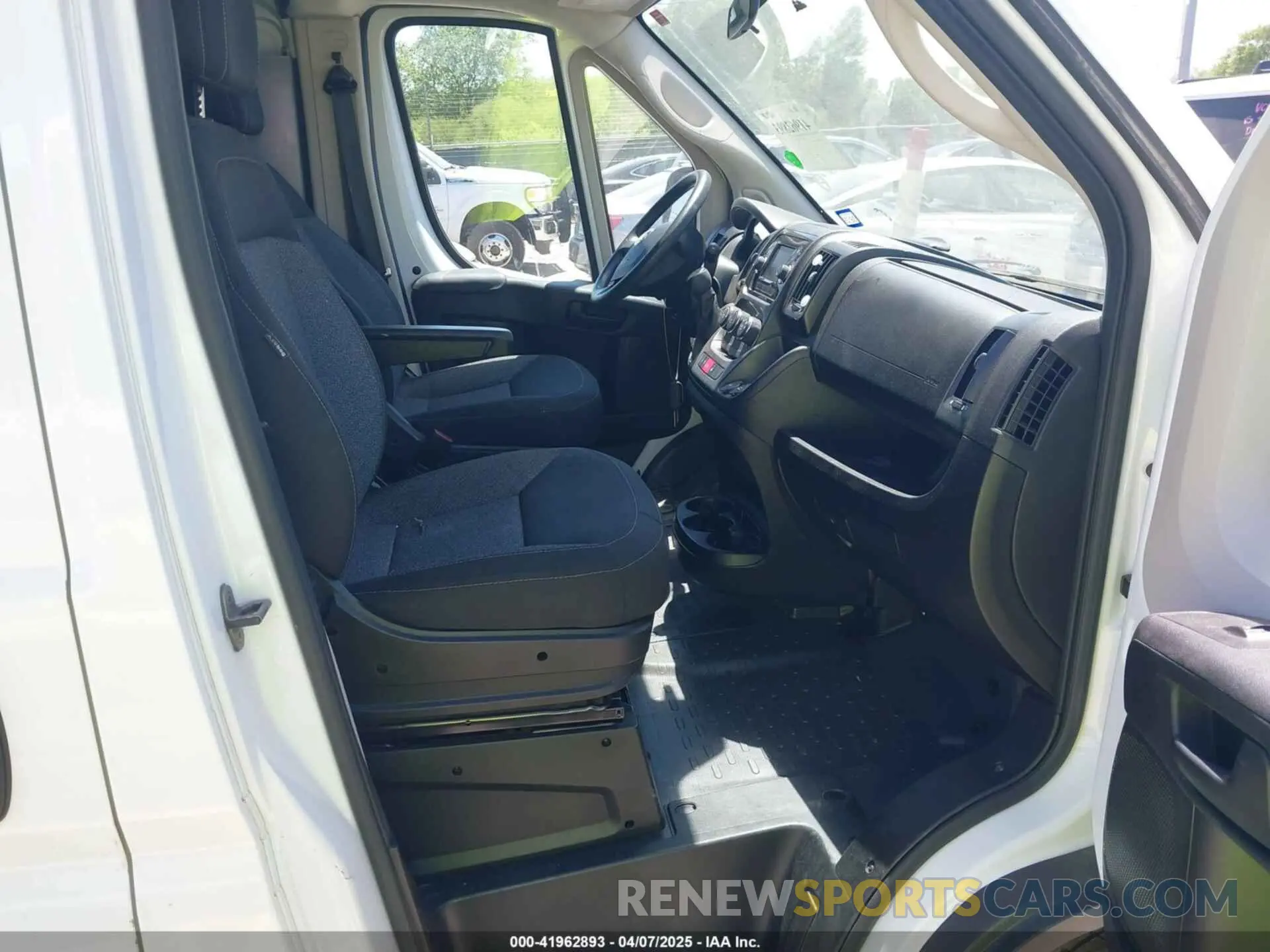 5 Photograph of a damaged car 3C6LRVBG9ME560727 RAM PROMASTER 1500 2021
