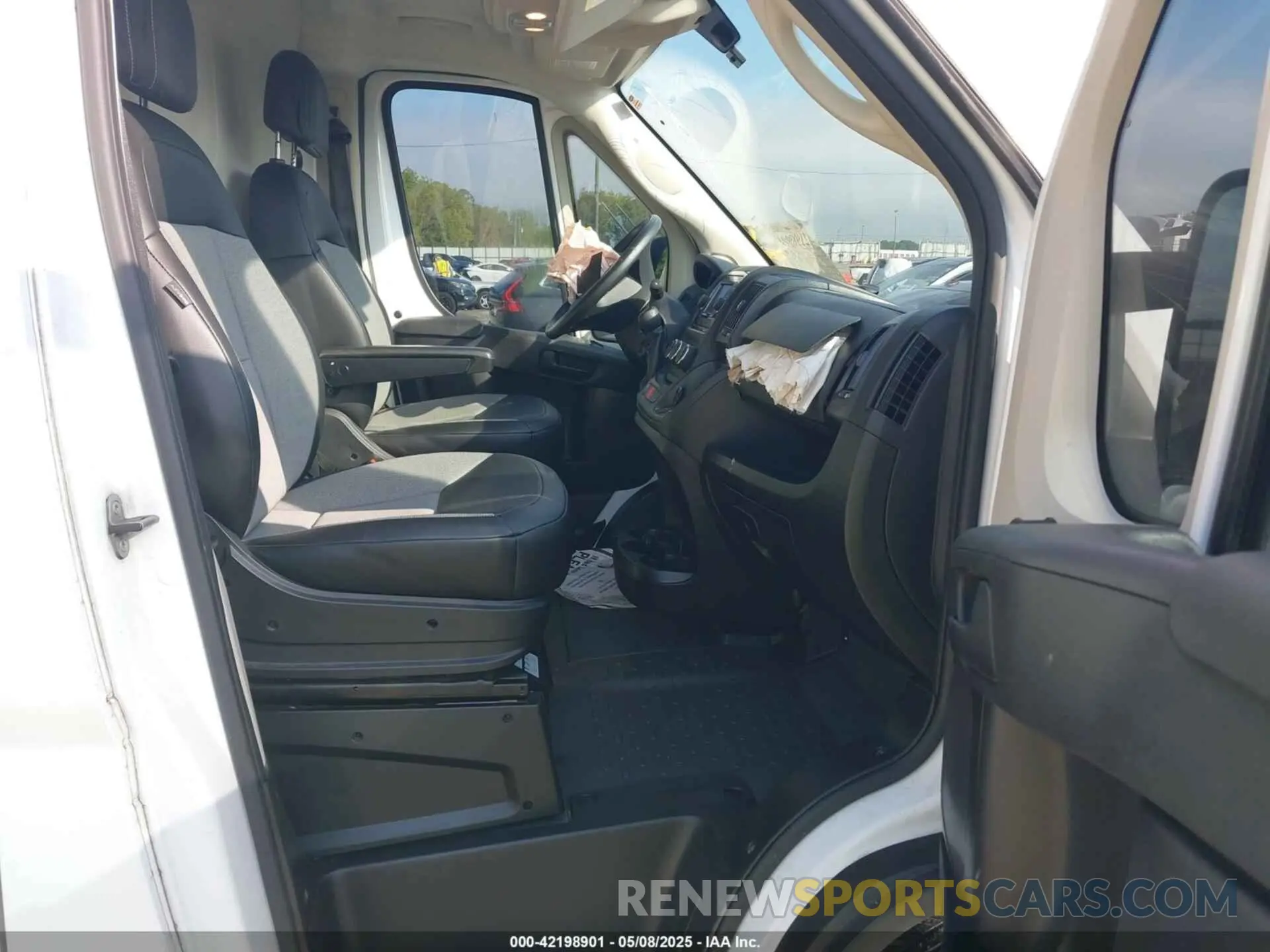 5 Photograph of a damaged car 3C6LRVBGXME553883 RAM PROMASTER 1500 2021