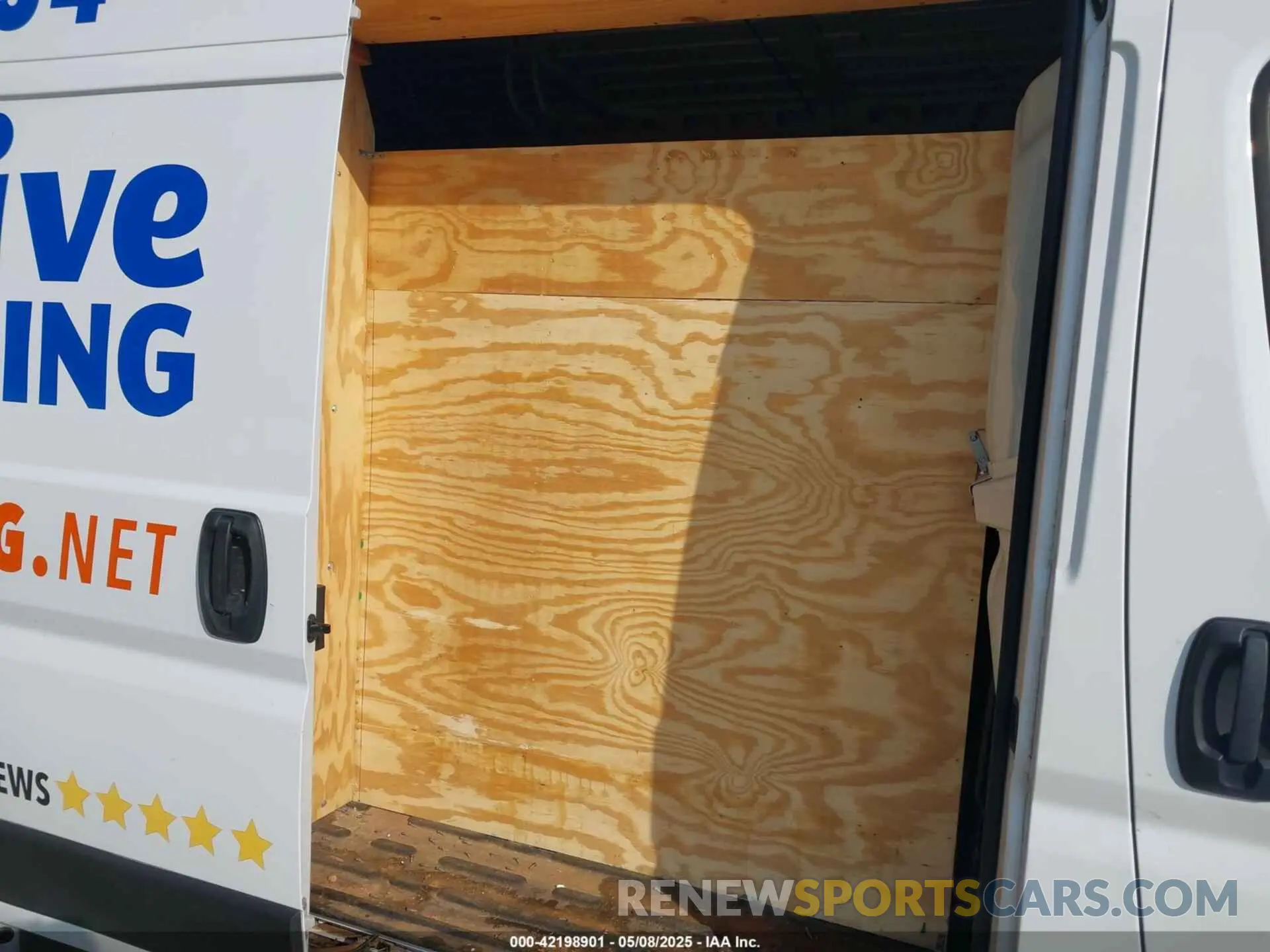 8 Photograph of a damaged car 3C6LRVBGXME553883 RAM PROMASTER 1500 2021