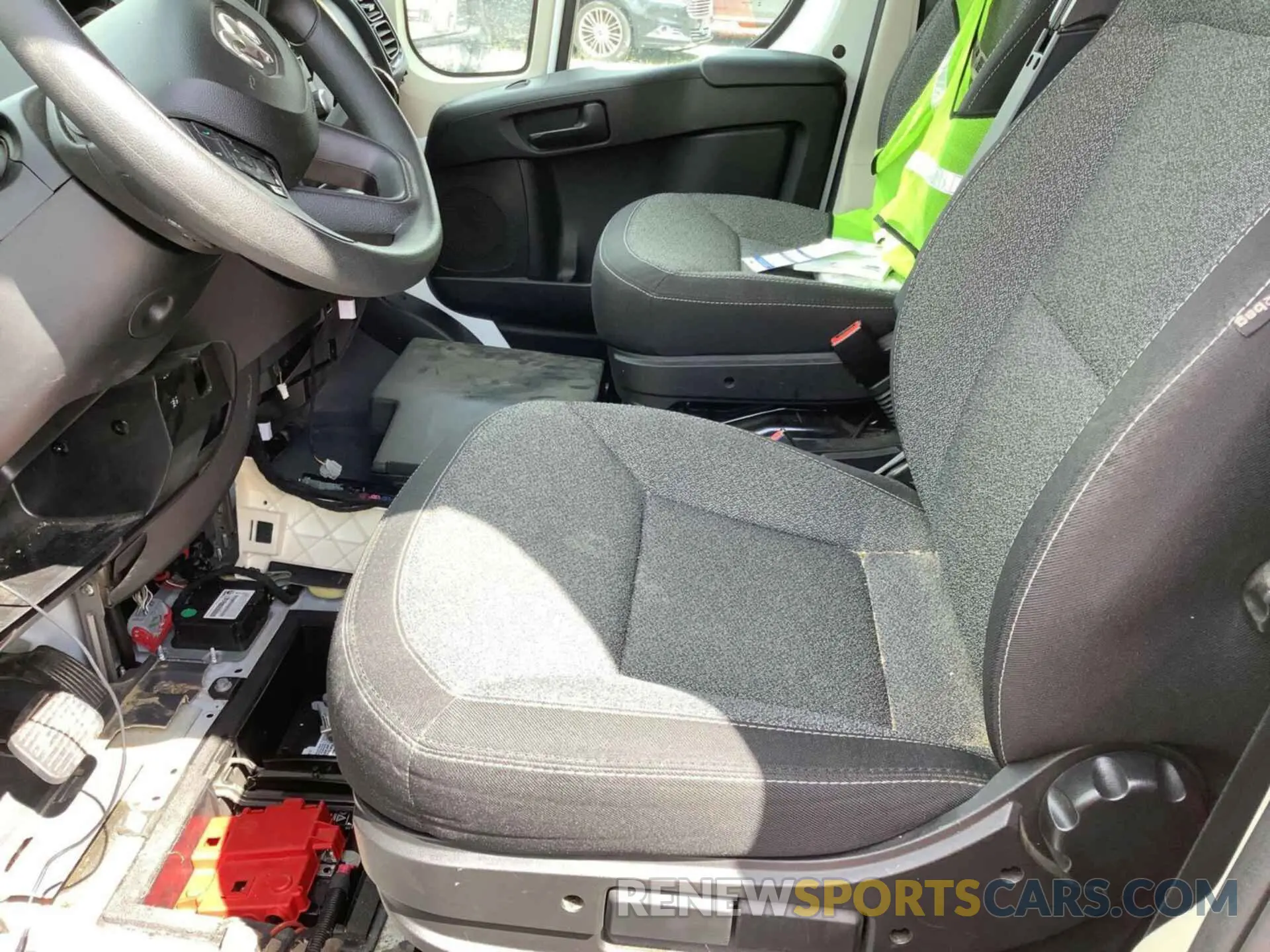 1 Photograph of a damaged car 3C6LRVAG2NE107312 RAM PROMASTER 1500 2022