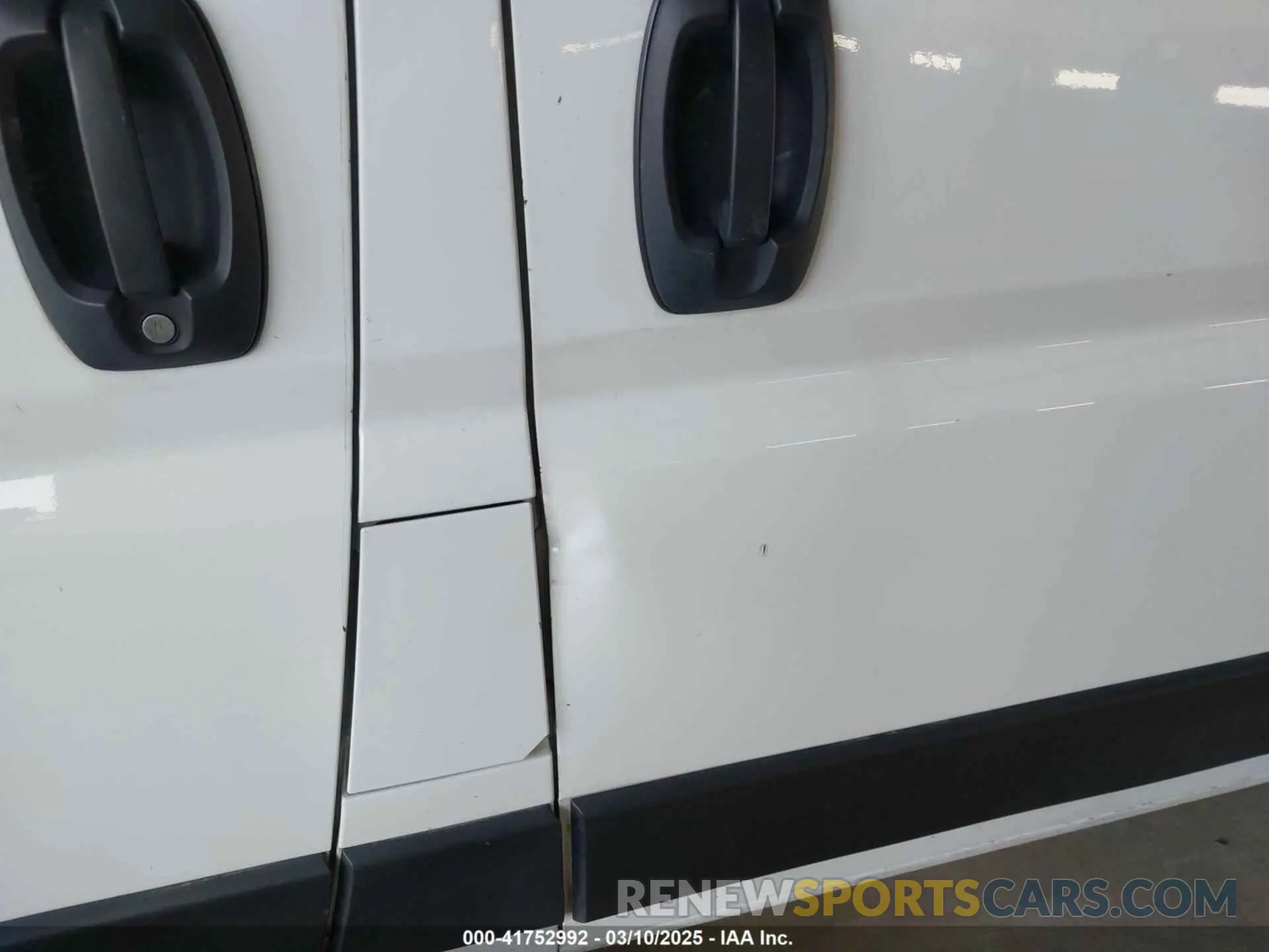 19 Photograph of a damaged car 3C6LRVBG6NE118795 RAM PROMASTER 1500 2022