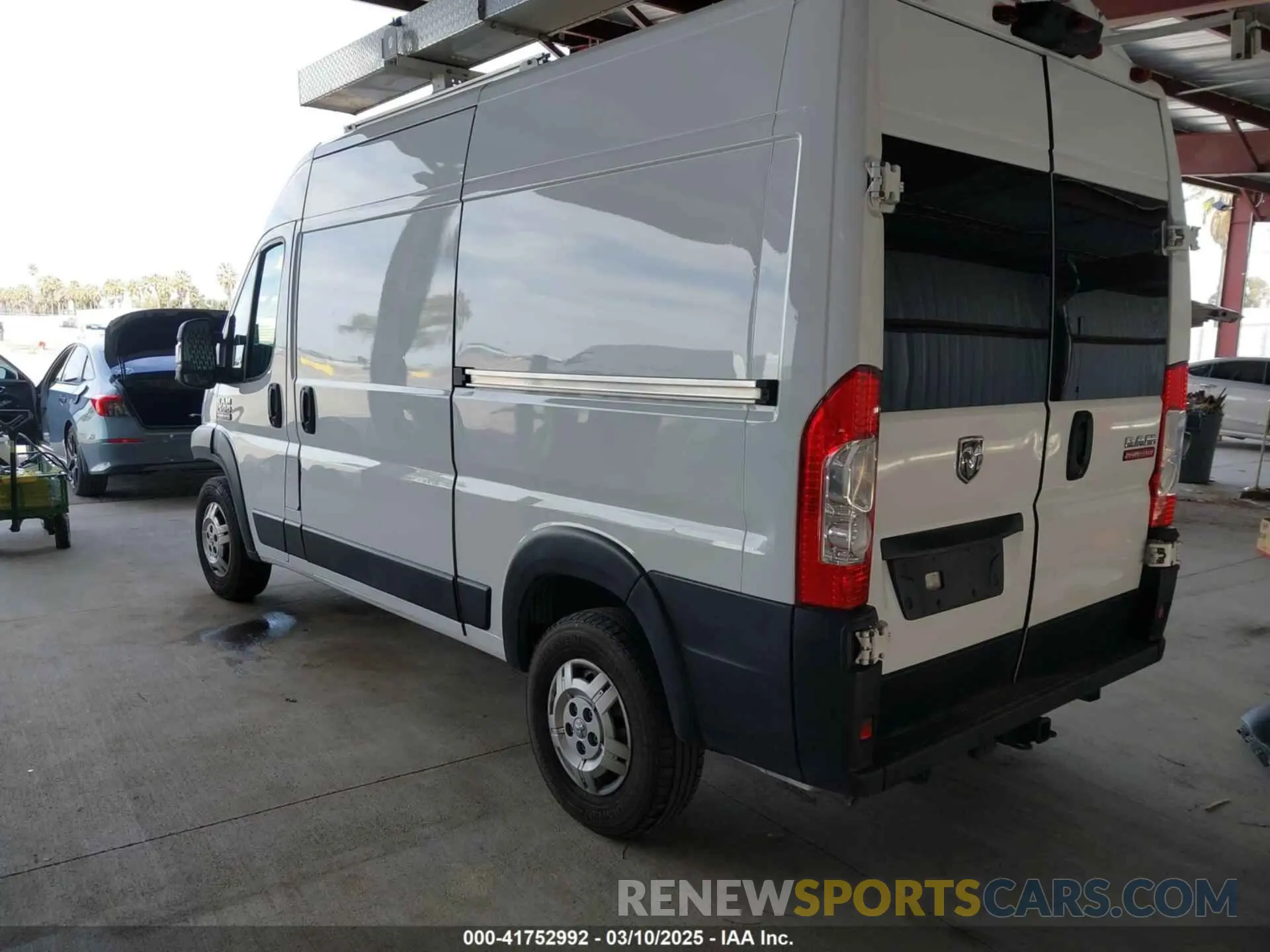 3 Photograph of a damaged car 3C6LRVBG6NE118795 RAM PROMASTER 1500 2022