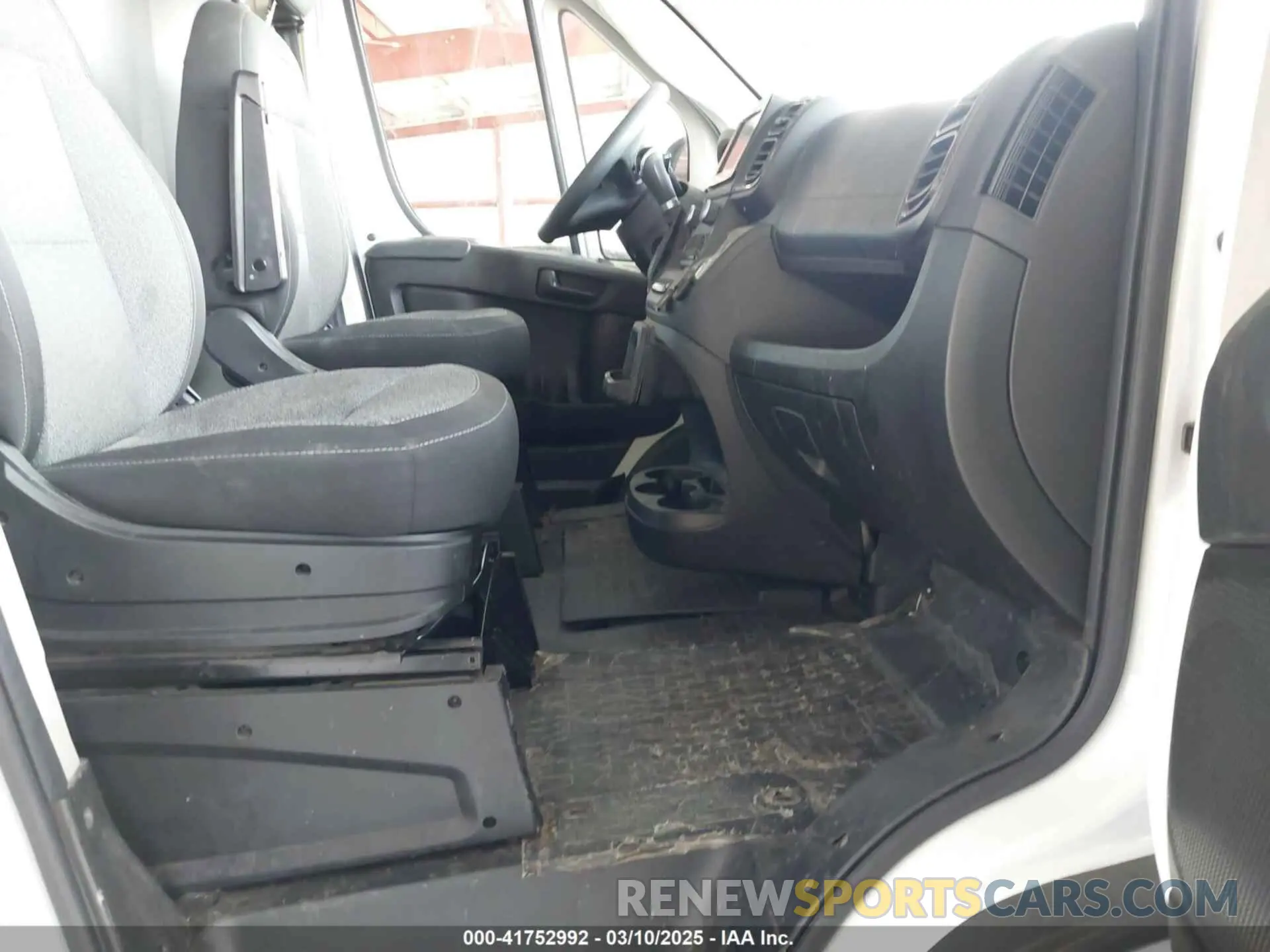 5 Photograph of a damaged car 3C6LRVBG6NE118795 RAM PROMASTER 1500 2022