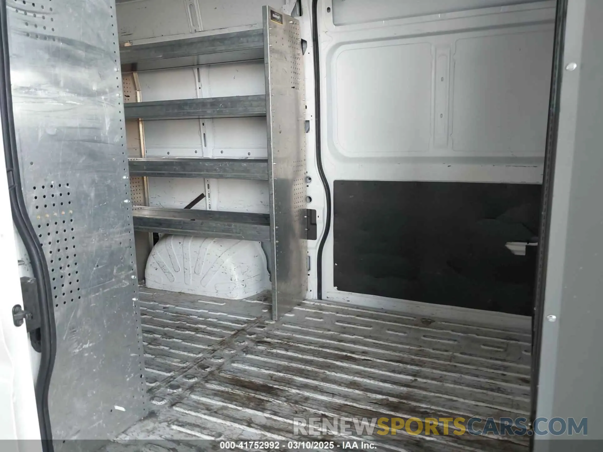 8 Photograph of a damaged car 3C6LRVBG6NE118795 RAM PROMASTER 1500 2022