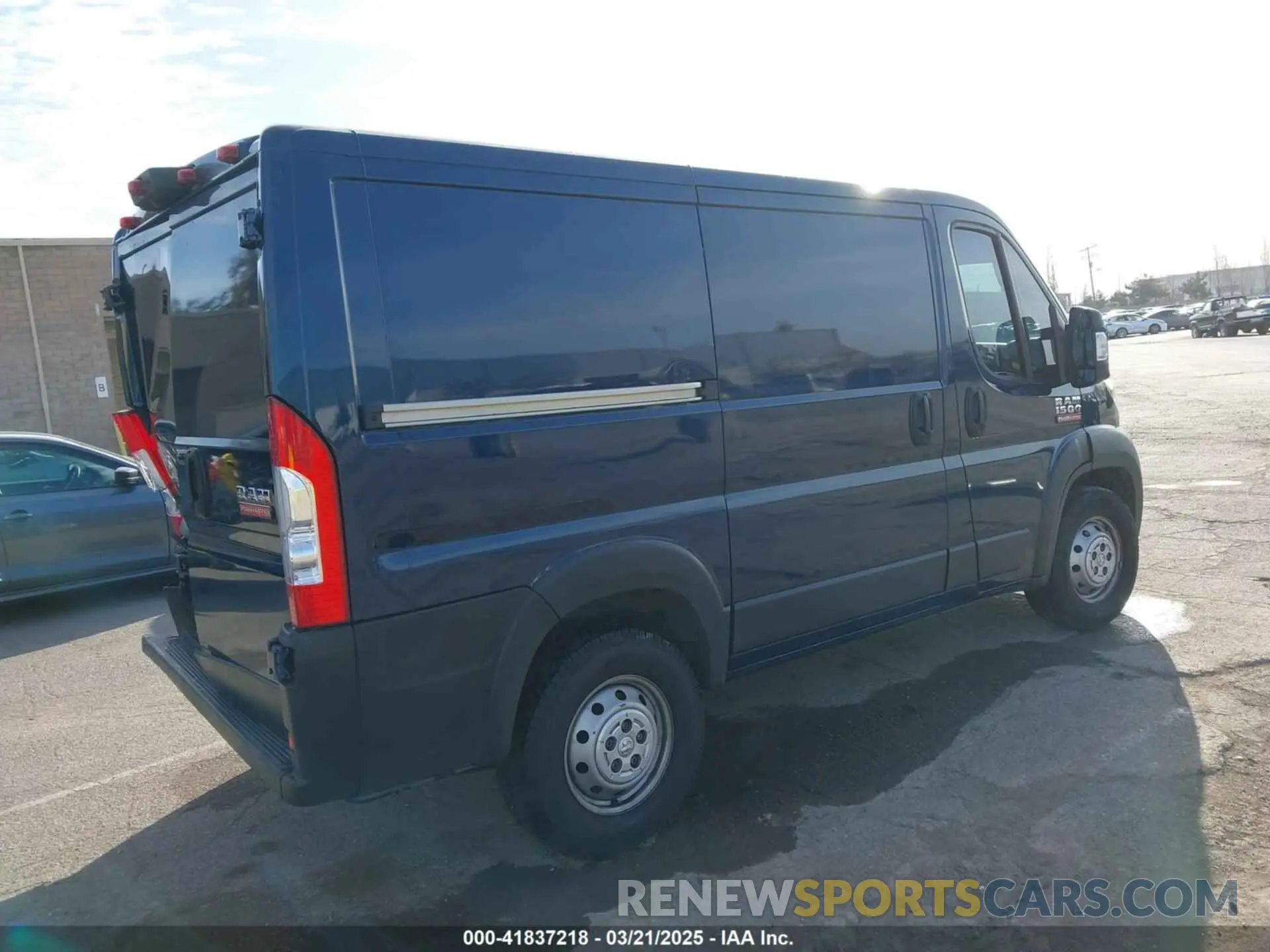 4 Photograph of a damaged car 3C6LRVNG5NE121179 RAM PROMASTER 1500 2022