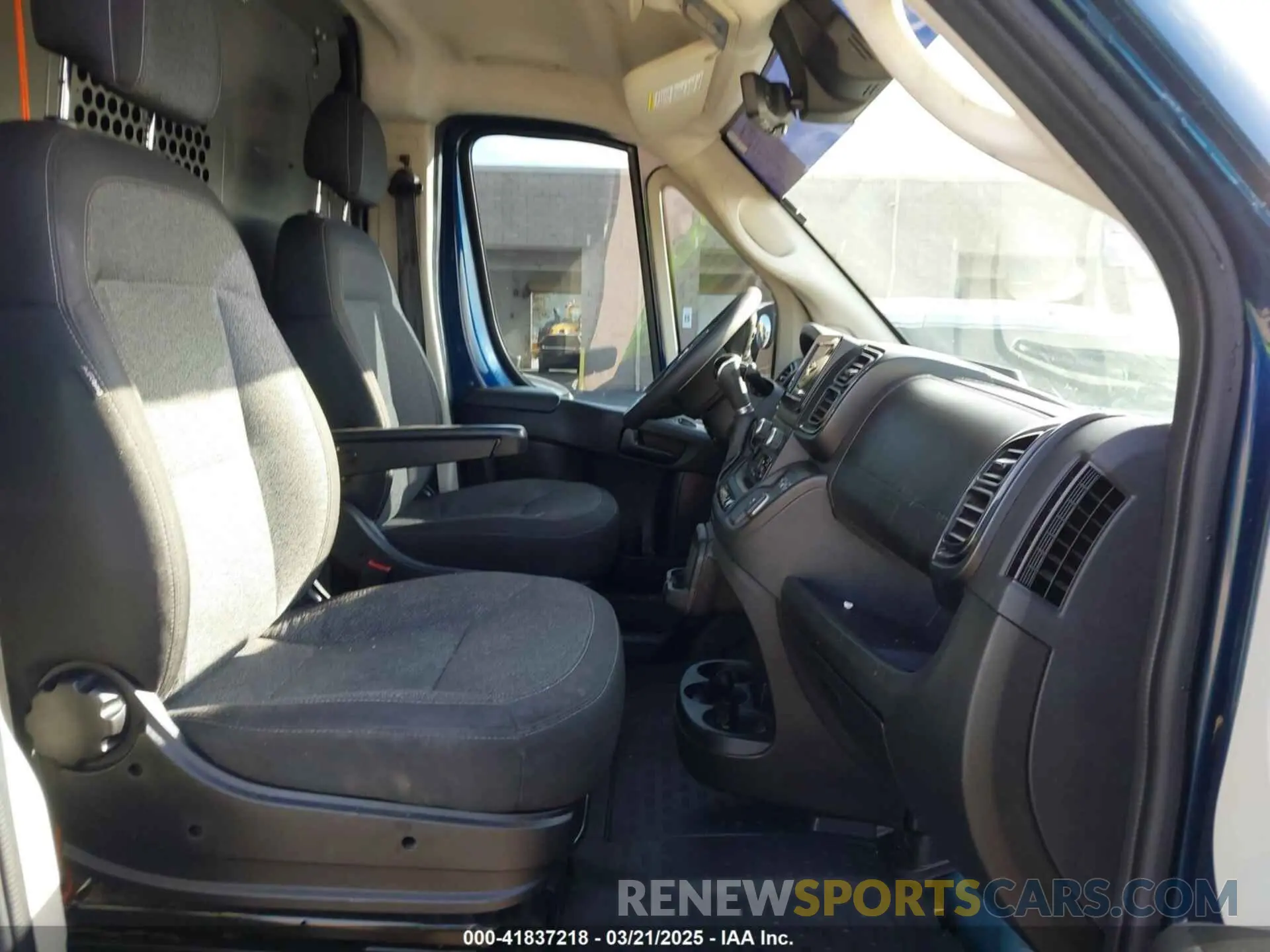 5 Photograph of a damaged car 3C6LRVNG5NE121179 RAM PROMASTER 1500 2022