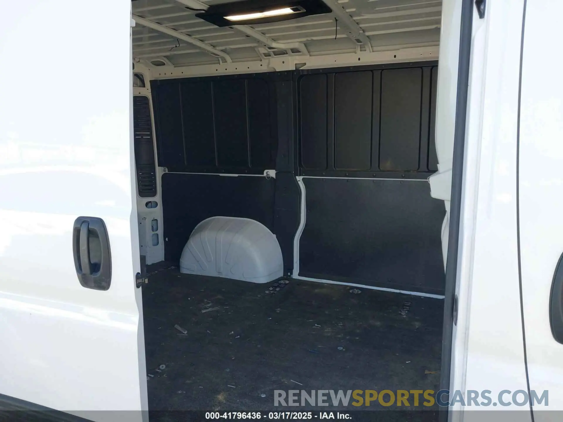8 Photograph of a damaged car 3C6LRVNG7NE127629 RAM PROMASTER 1500 2022
