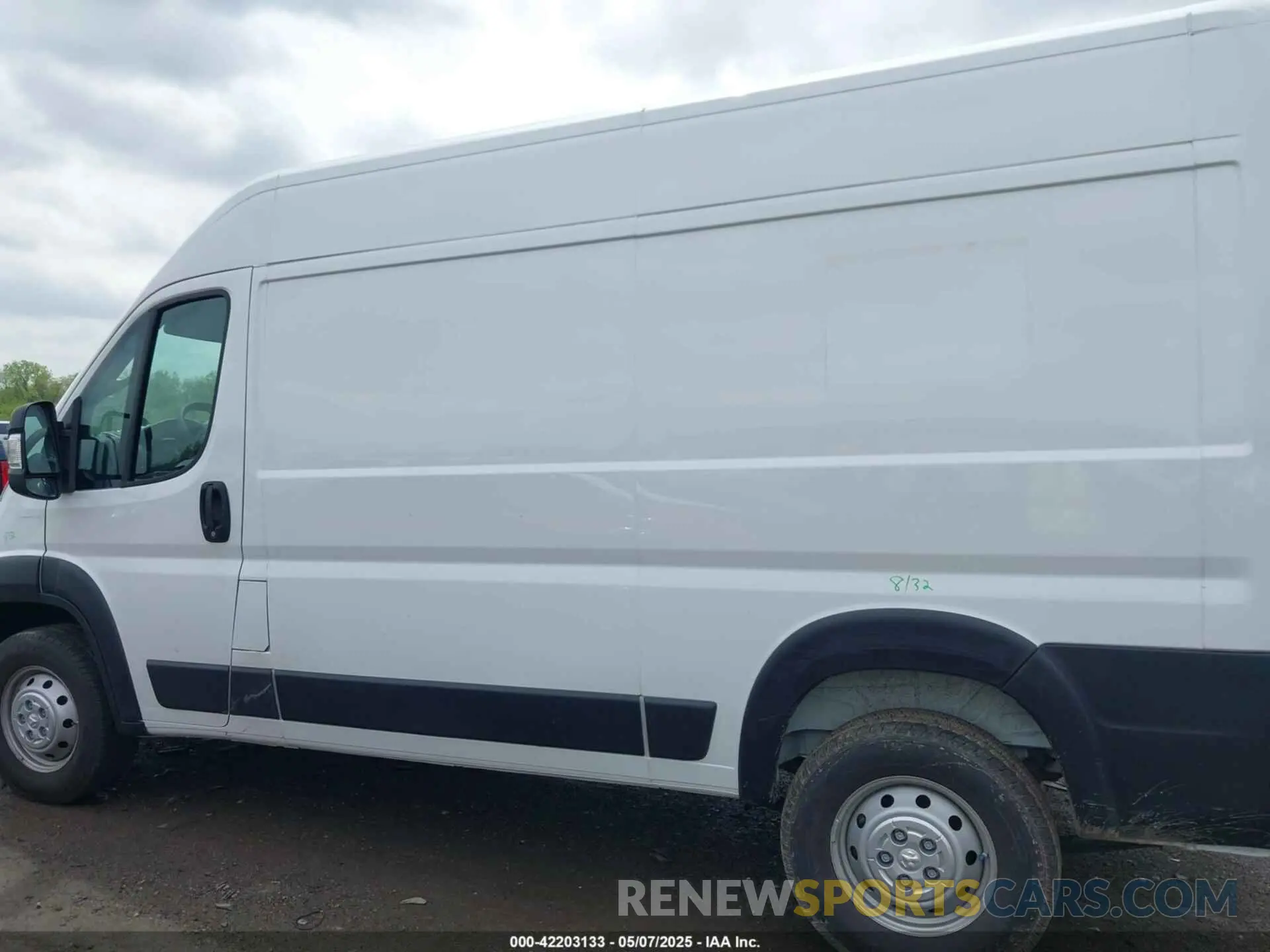 15 Photograph of a damaged car 3C6LRVBG0PE567554 RAM PROMASTER 1500 2023
