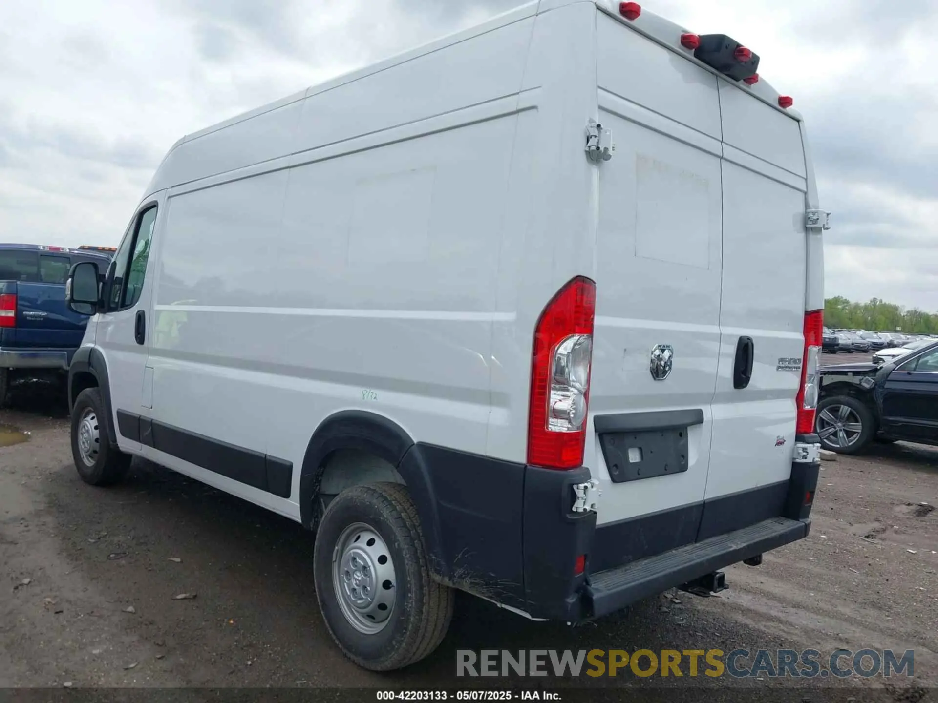 3 Photograph of a damaged car 3C6LRVBG0PE567554 RAM PROMASTER 1500 2023