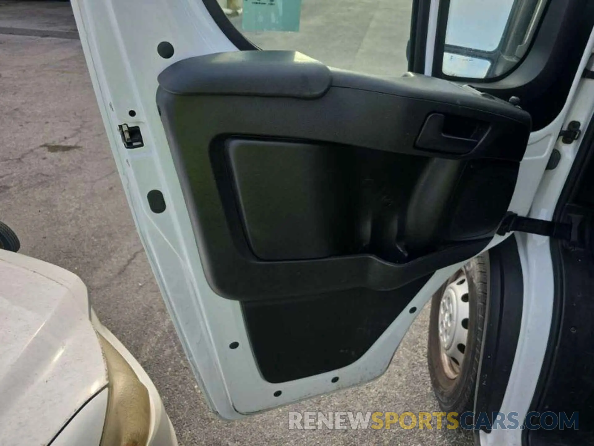 18 Photograph of a damaged car 3C6LRVBG0PE585939 RAM PROMASTER 1500 2023