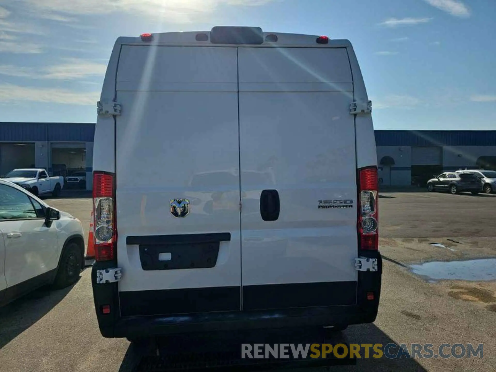 4 Photograph of a damaged car 3C6LRVBG1PE585934 RAM PROMASTER 1500 2023
