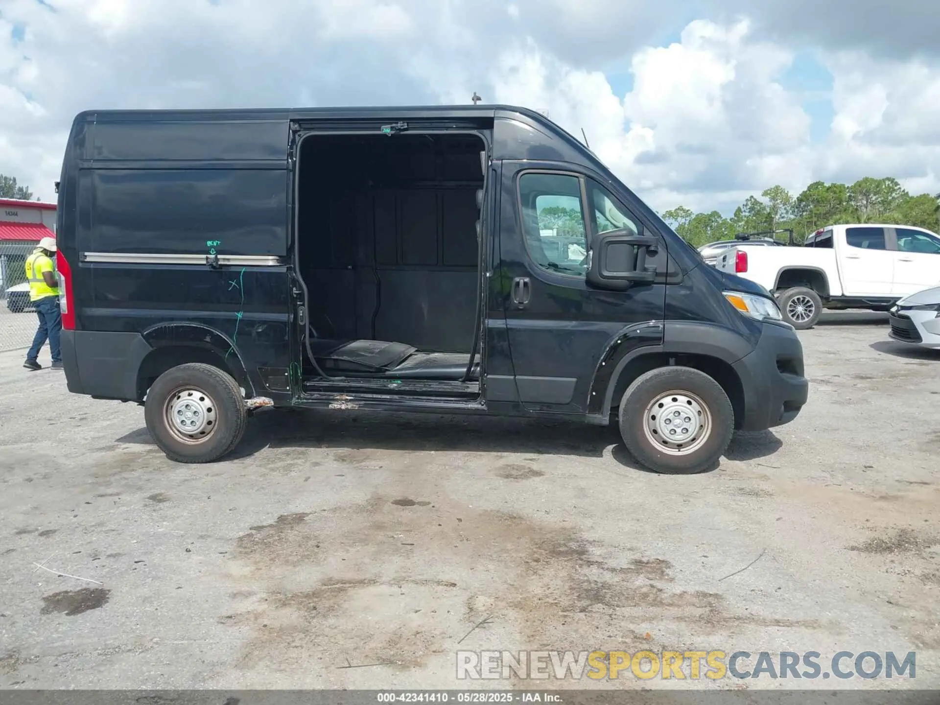 14 Photograph of a damaged car 3C6LRVBG6PE503499 RAM PROMASTER 1500 2023