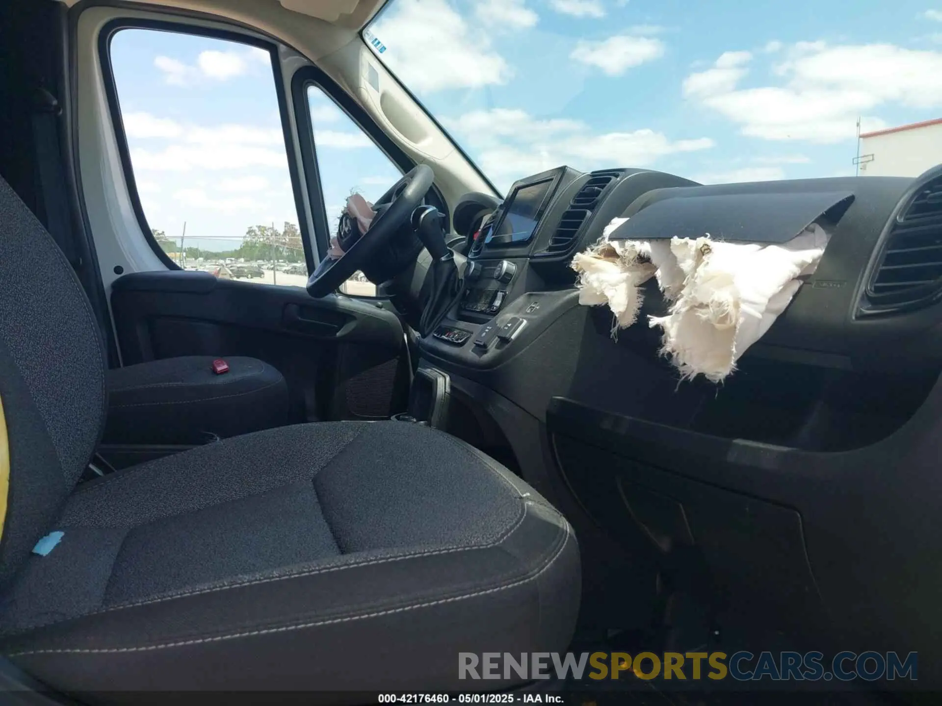 5 Photograph of a damaged car 3C6LRVBG8PE548461 RAM PROMASTER 1500 2023