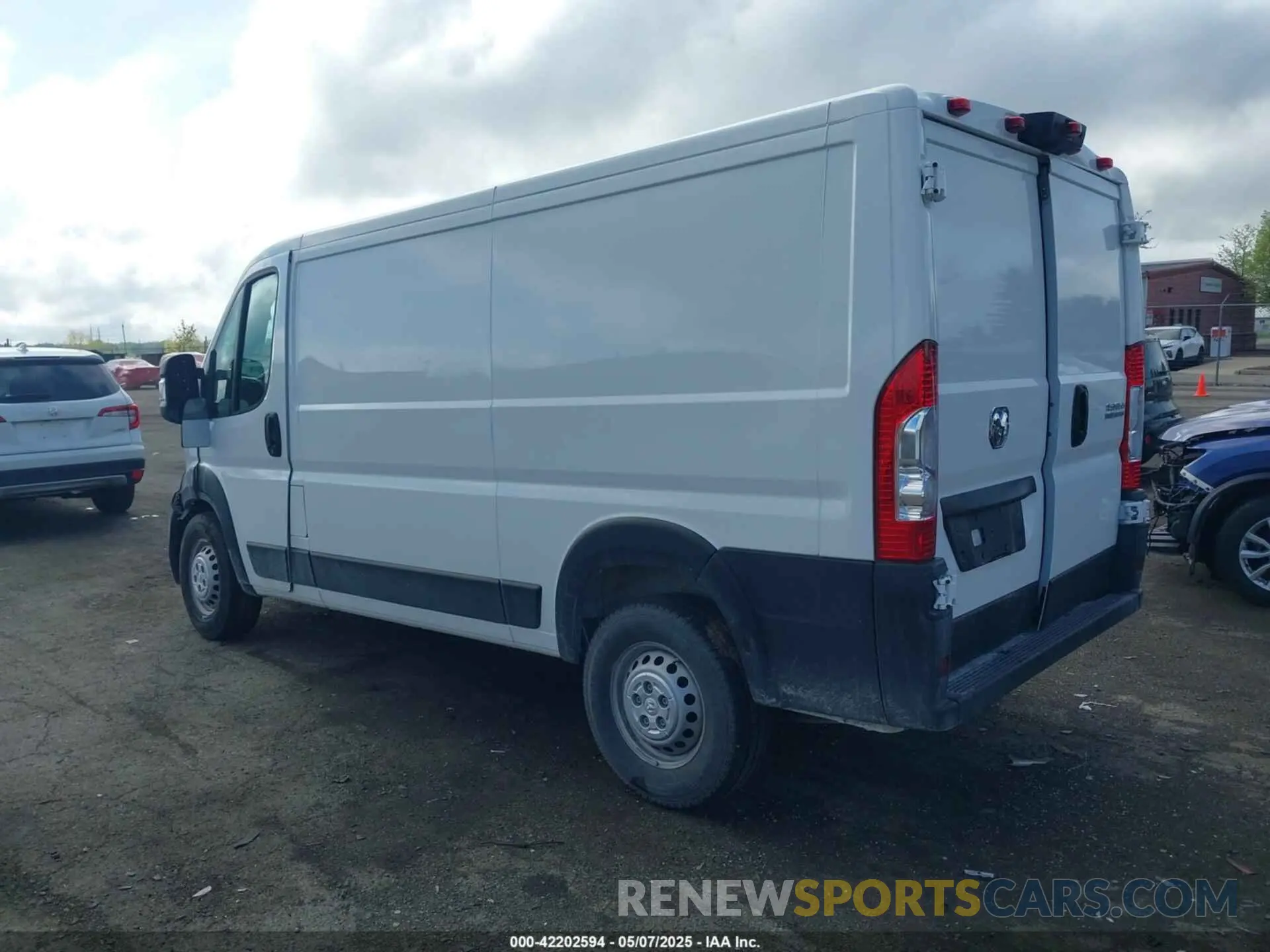 3 Photograph of a damaged car 3C6LRVAG7RE132017 RAM PROMASTER 1500 2024